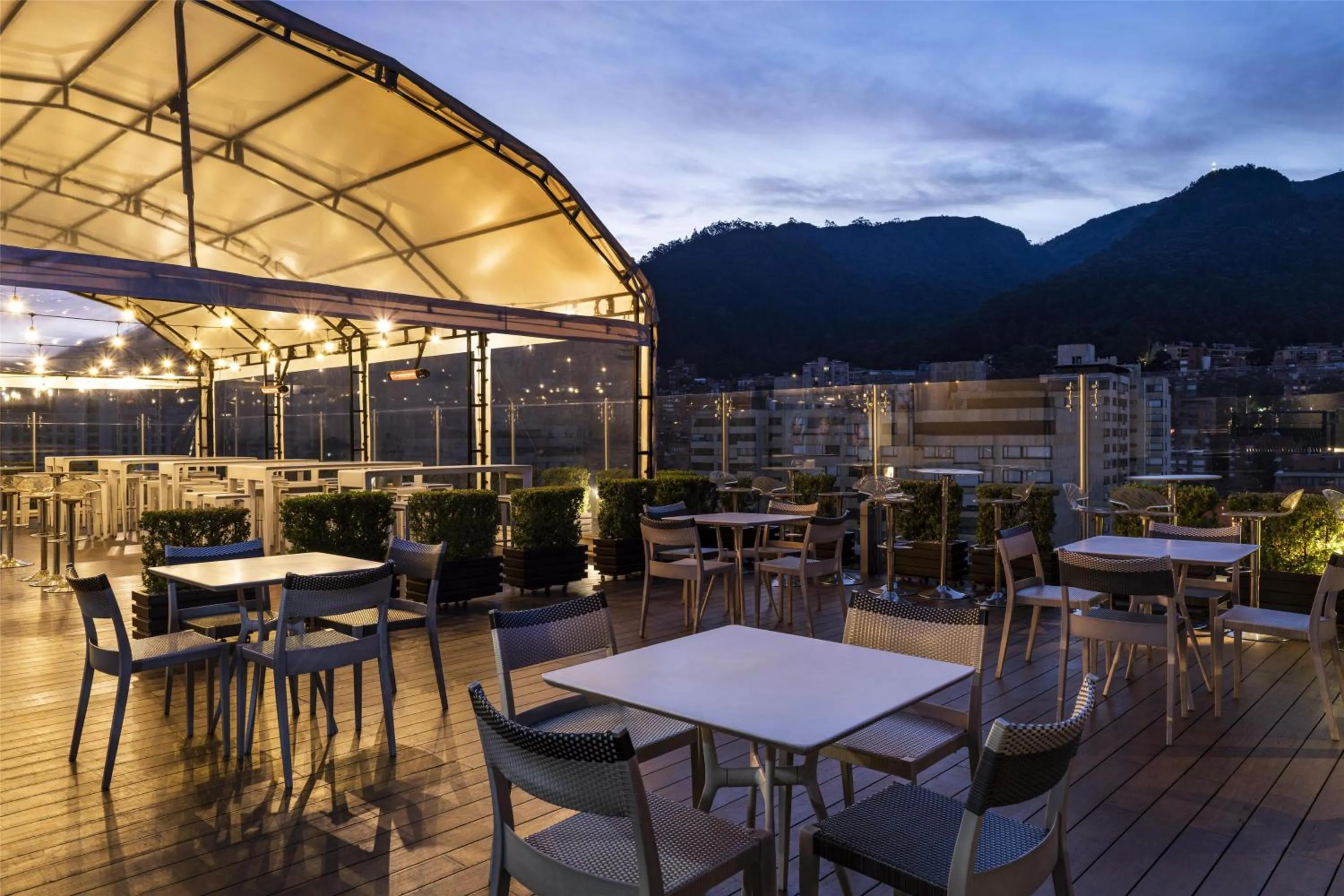Lounge or bar in Hilton Bogotá
