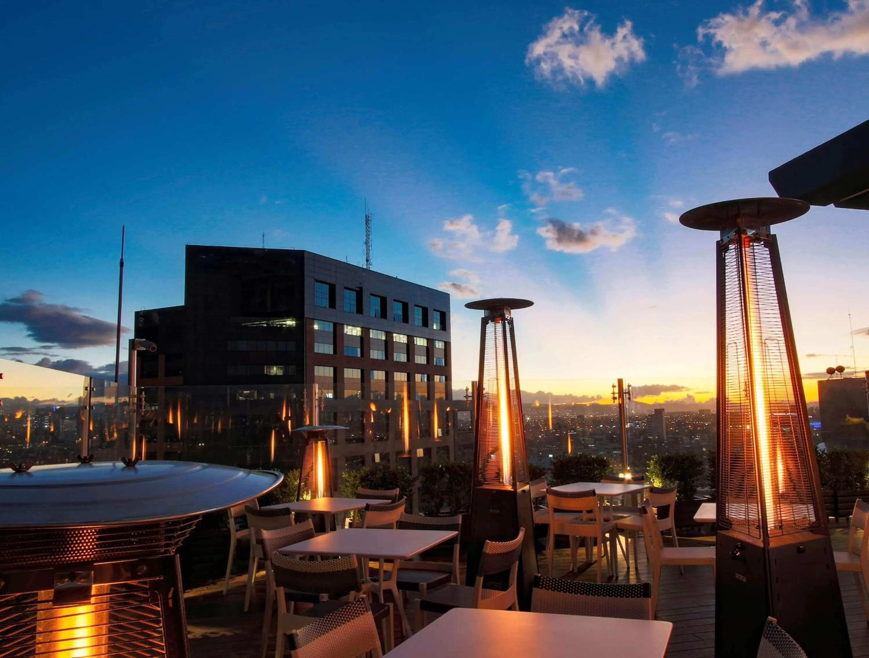 Lounge or bar in Hilton Bogotá
