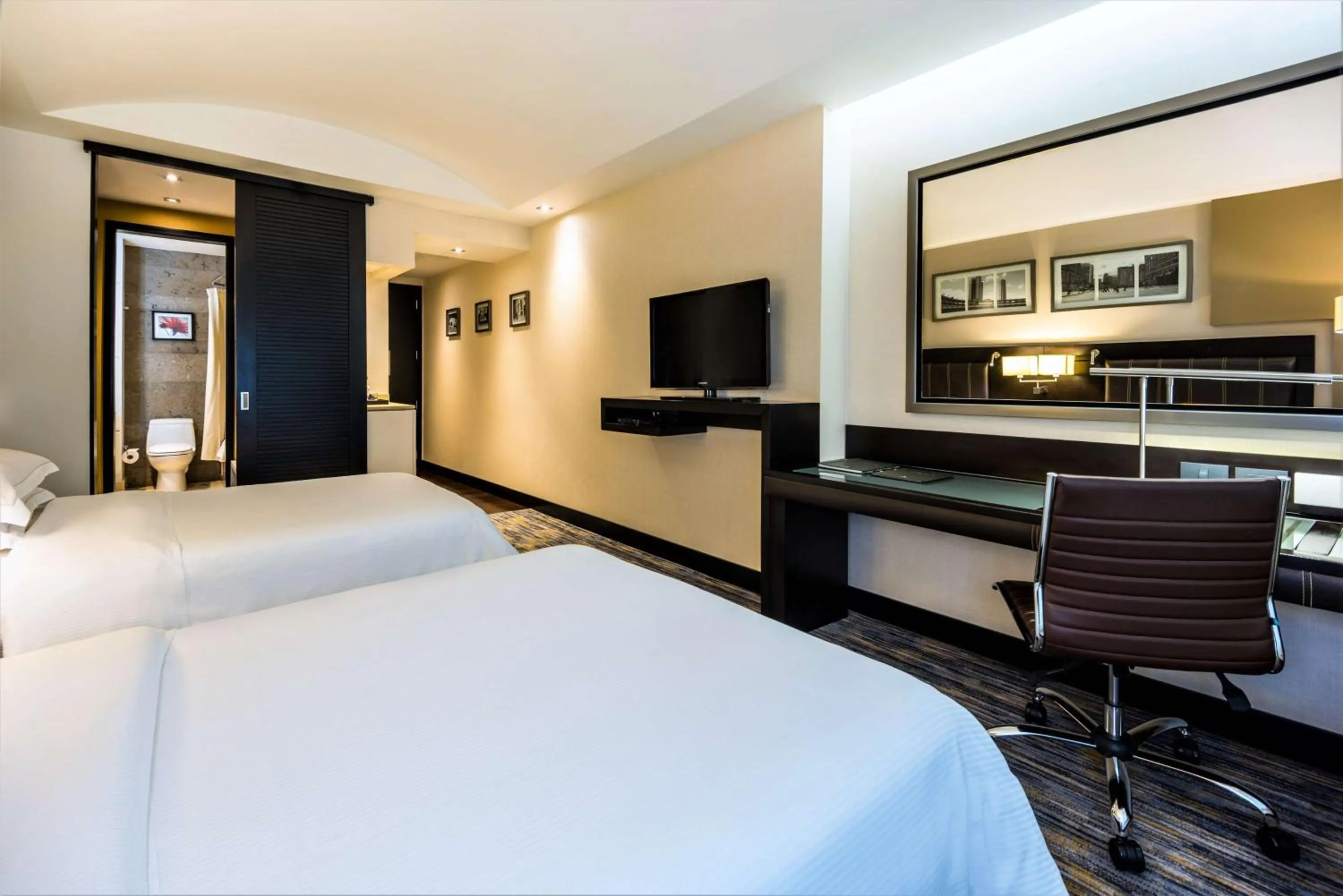 Bedroom, Bed in Hilton Bogotá