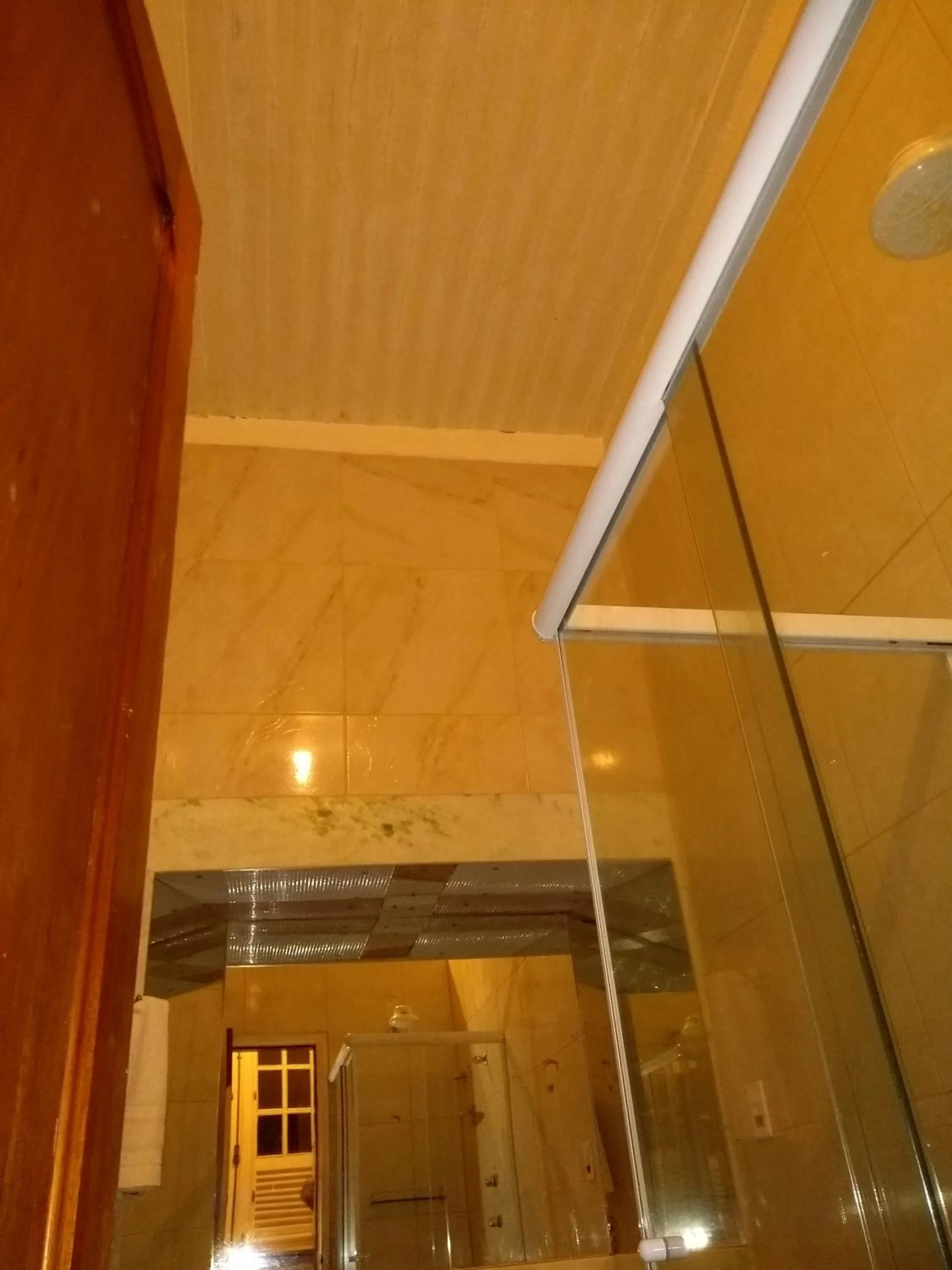 Shower in Hotel Bragança
