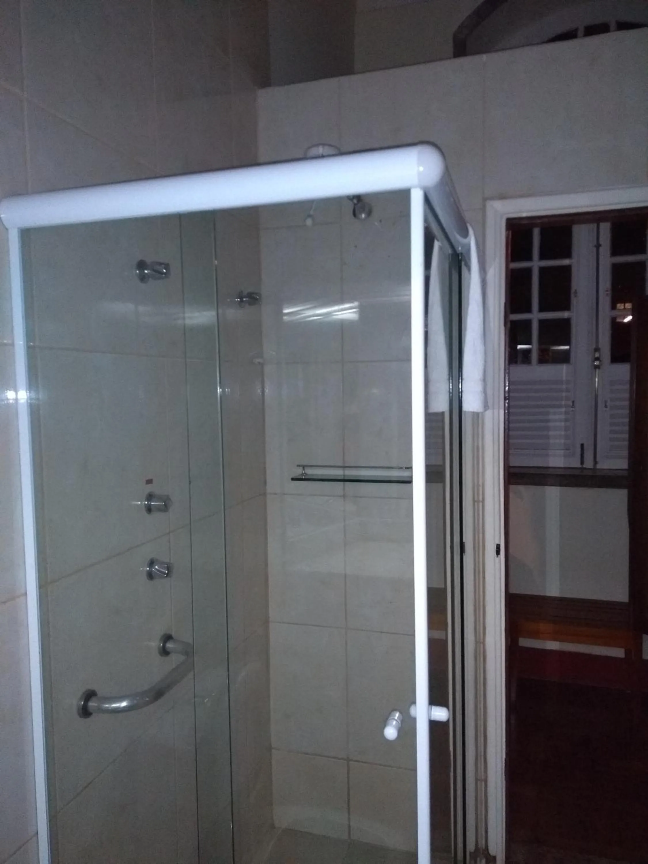 Shower in Hotel Bragança