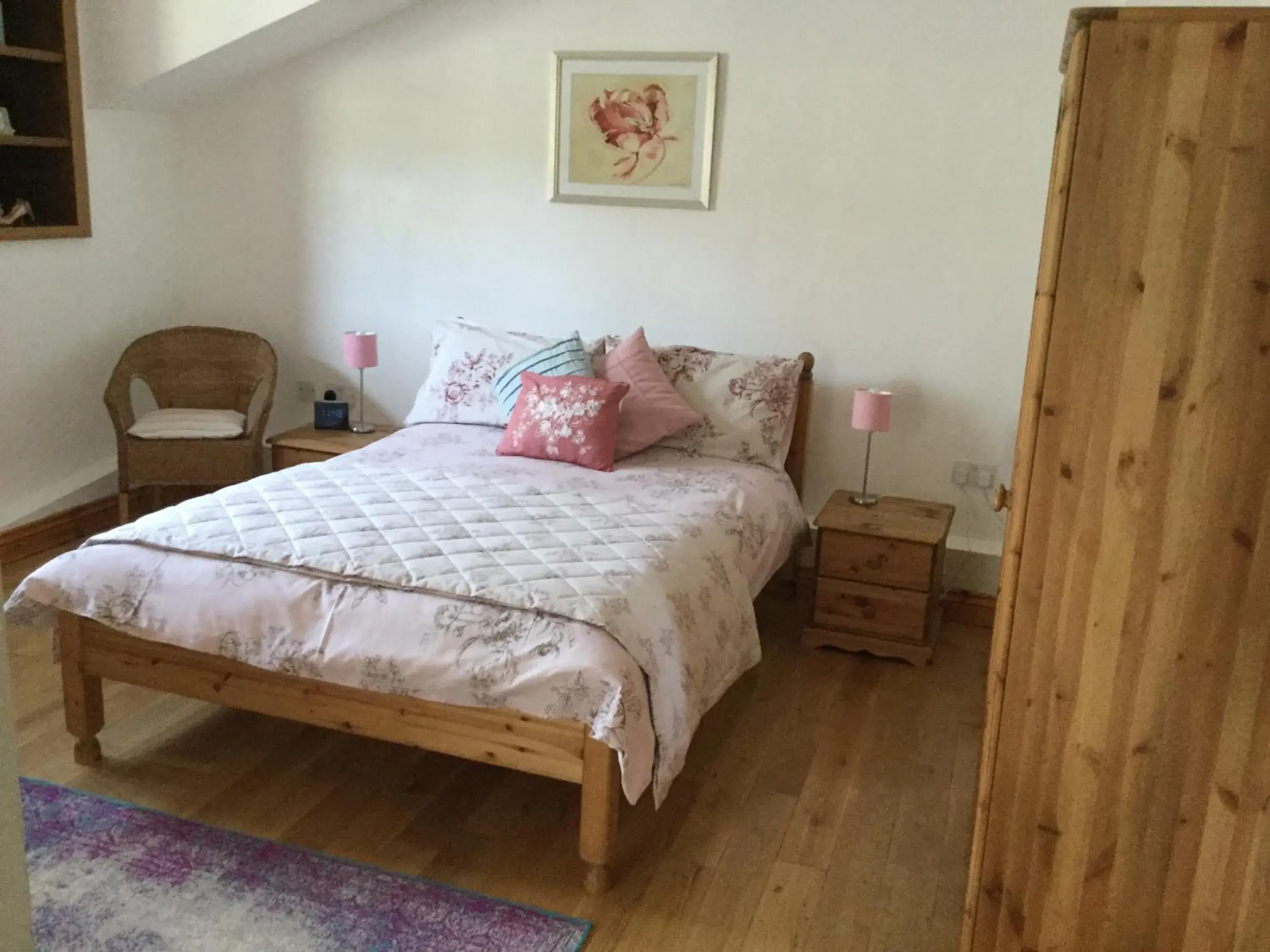 Deluxe Double Room with Garden View in Coombe House B&B Deluxe Double Room with Garden View in Coombe House B&B