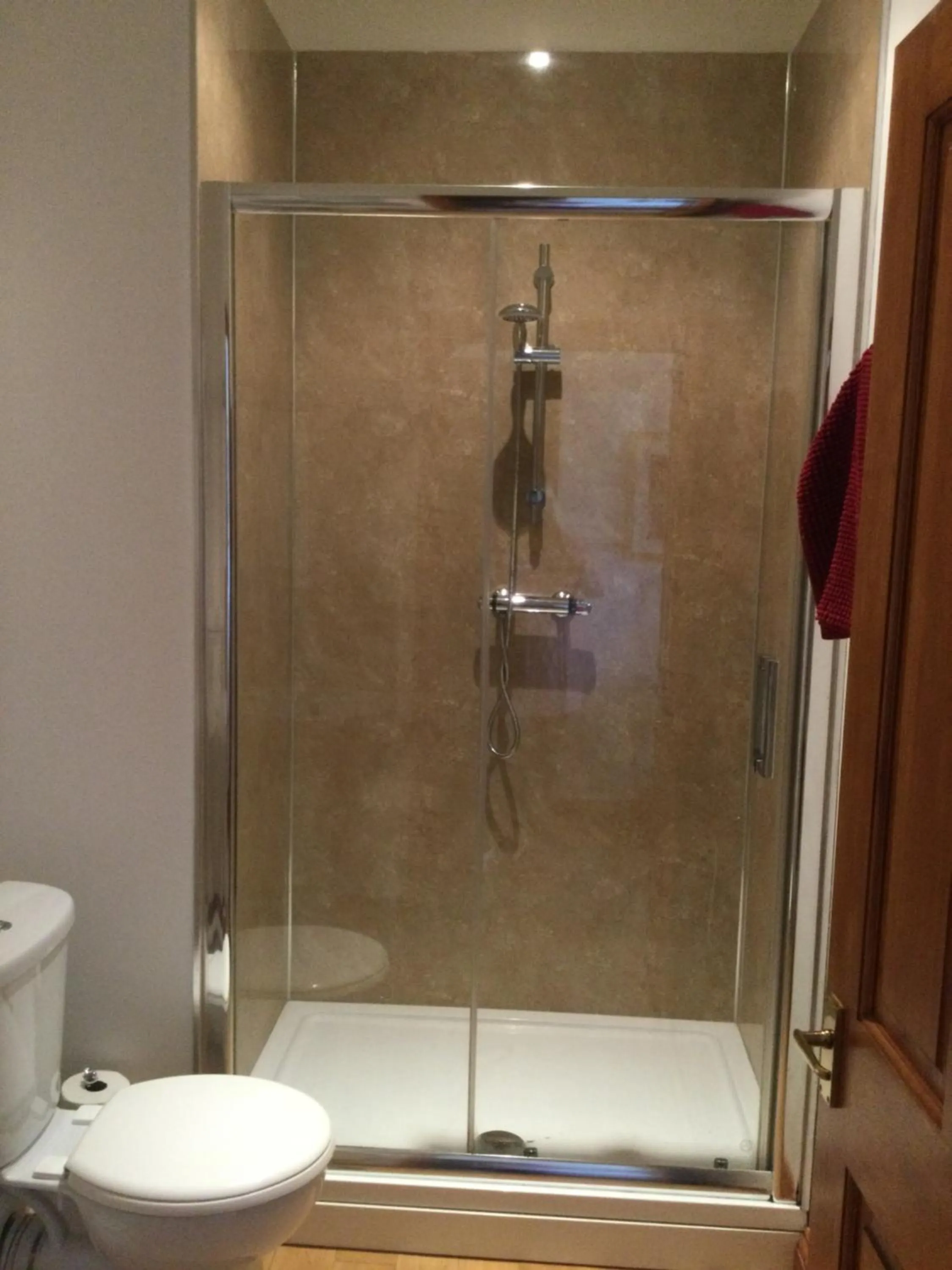 Bathroom in Coombe House B&B