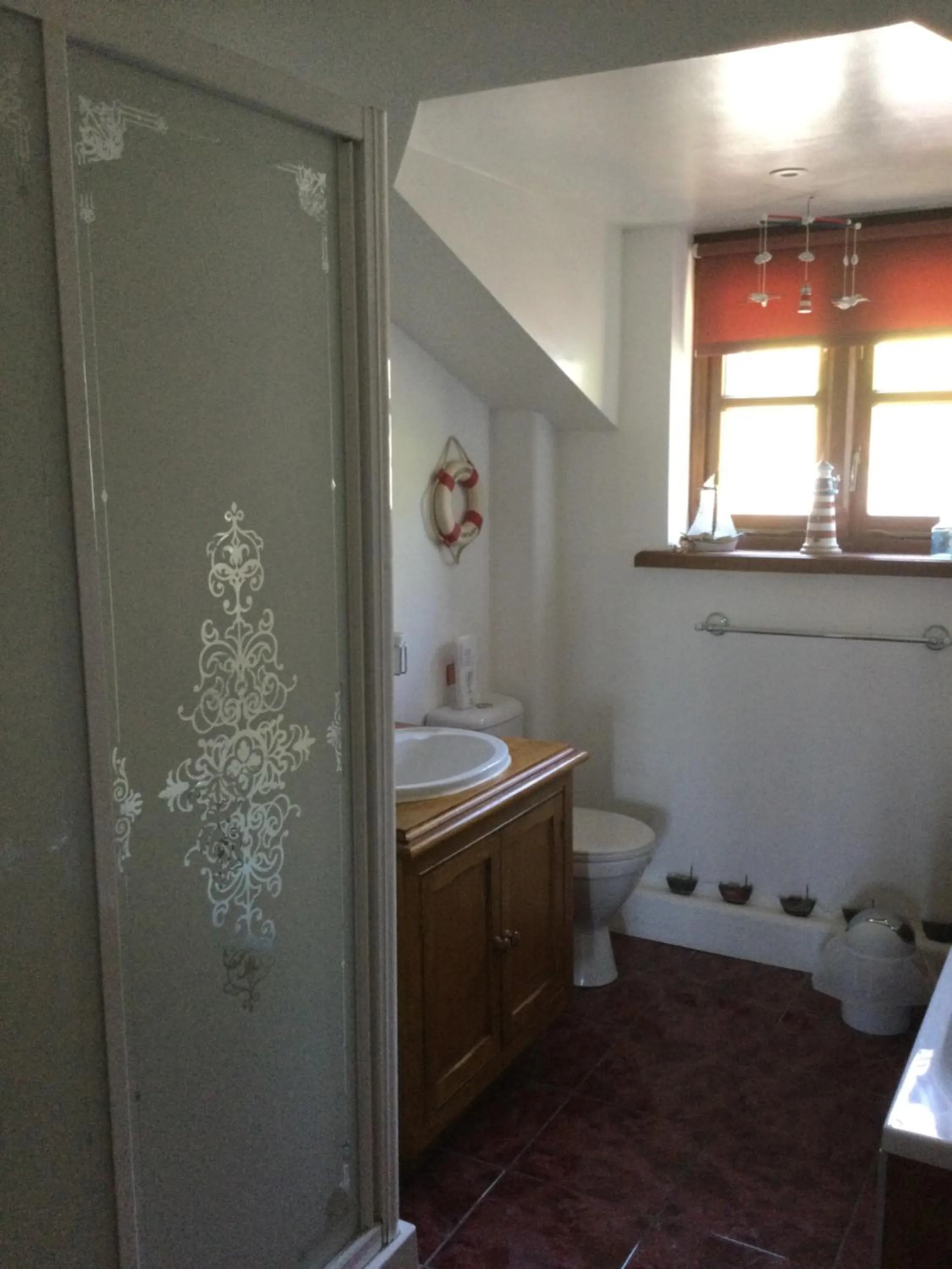 Bathroom in Coombe House B&B