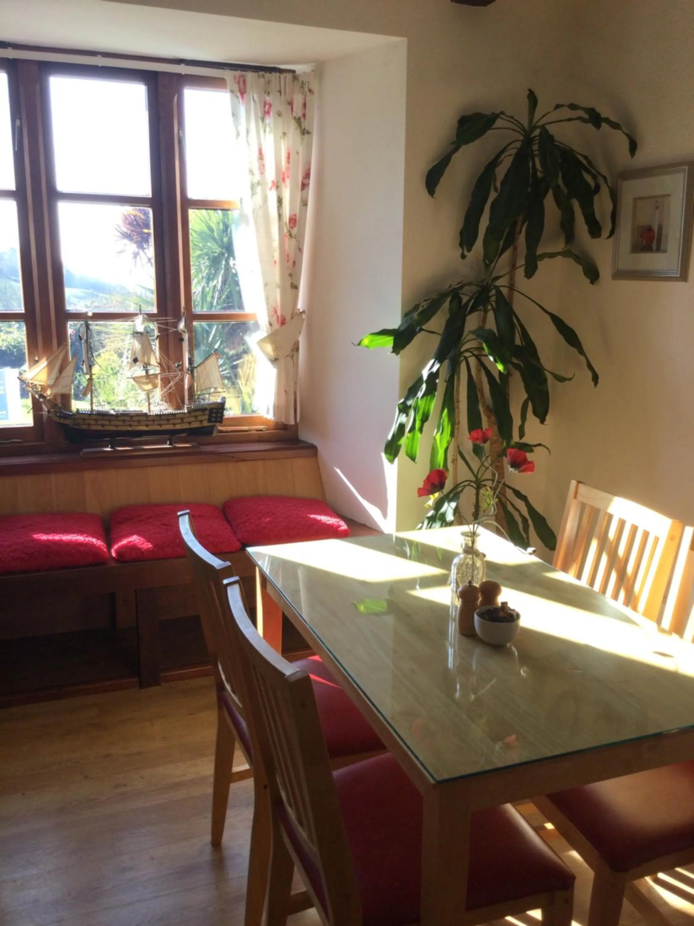 Breakfast in Coombe House B&B