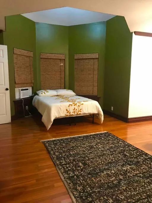 Bedroom in Hawaii Tropical Volcano mansion + Sauna