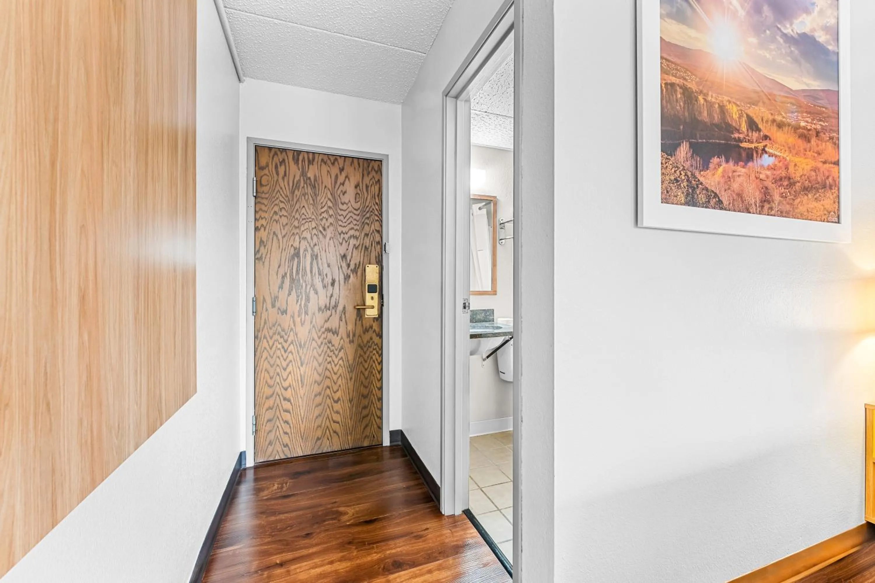 Bedroom in Days Inn by Wyndham Sioux Falls