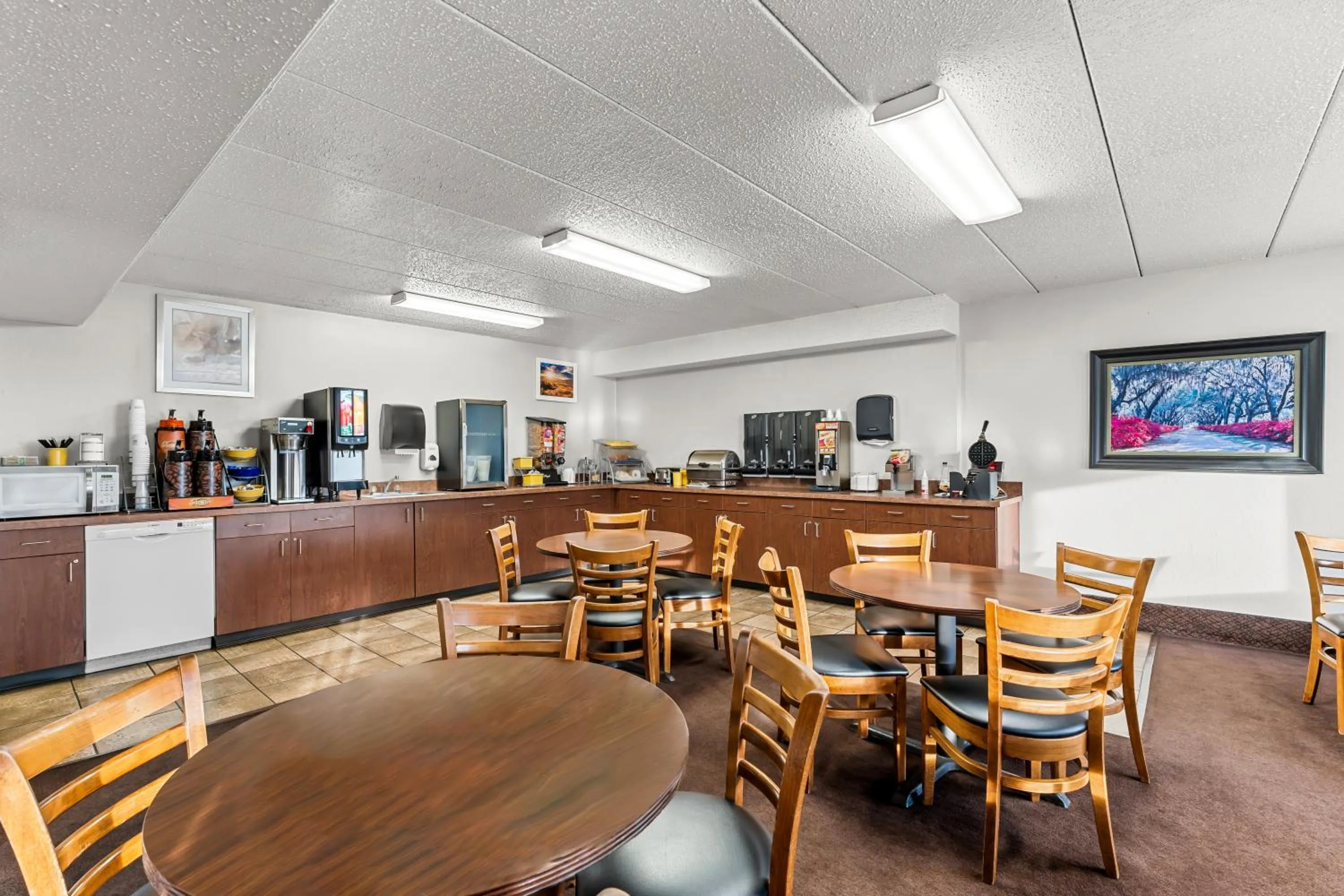 Breakfast in Days Inn by Wyndham Sioux Falls