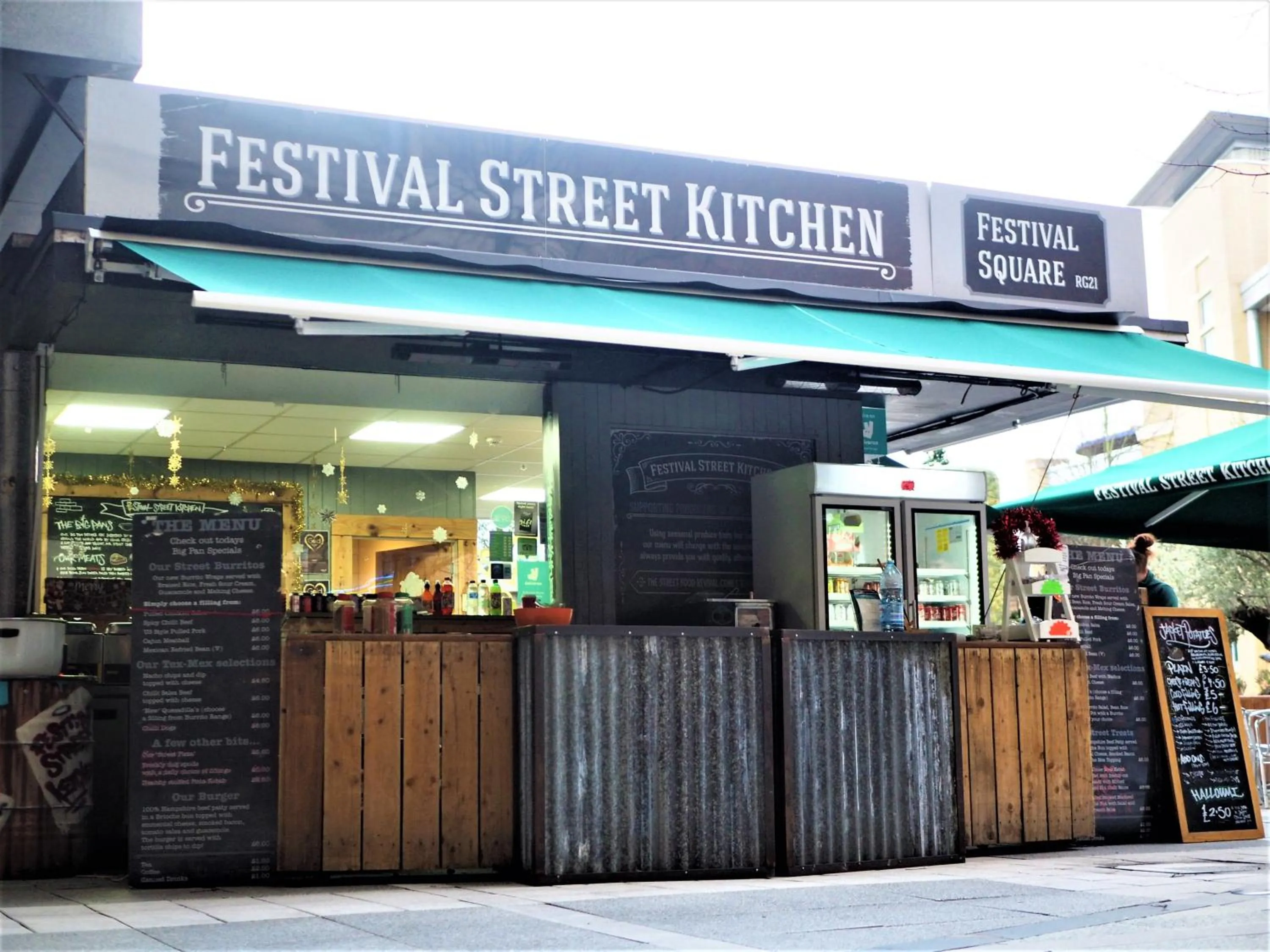 Restaurant/places to eat in Town Centre Studio Flat!