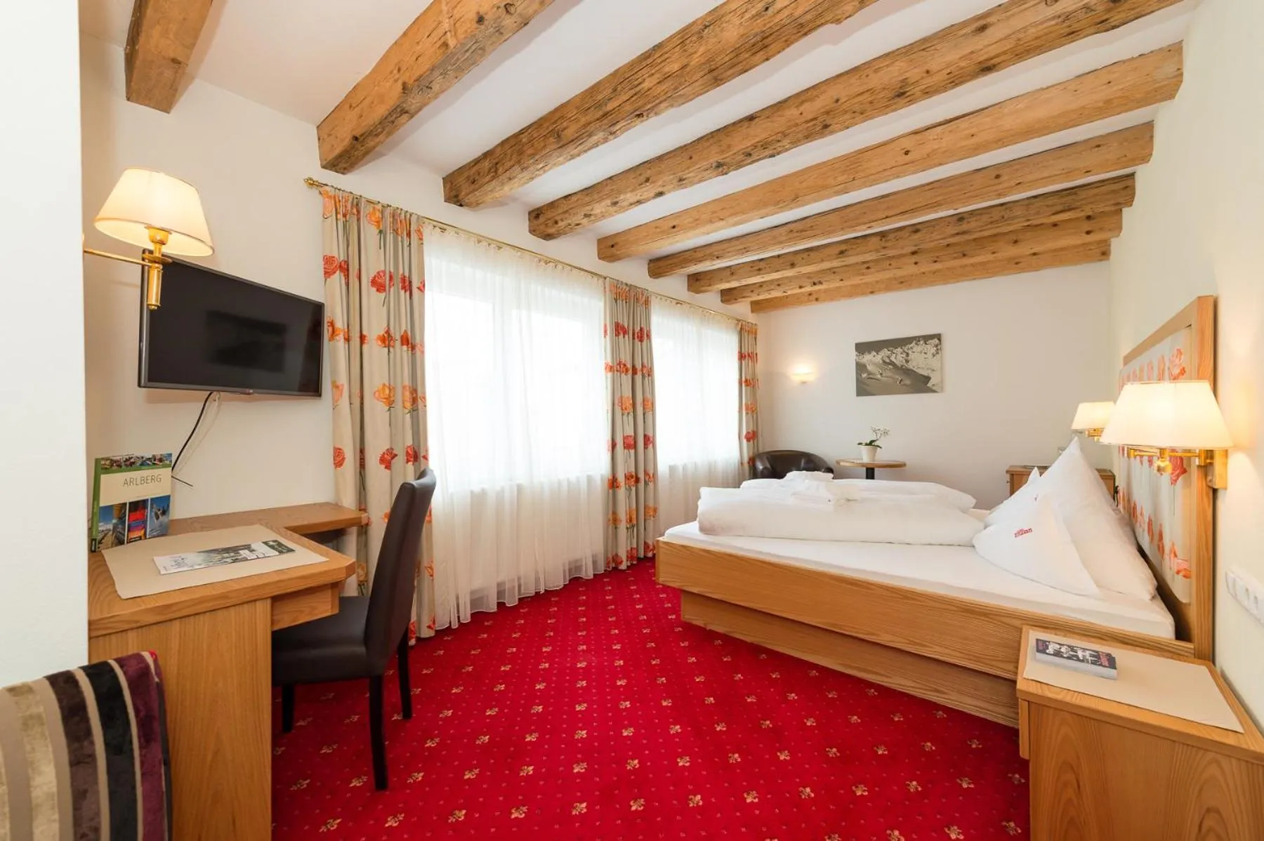 Photo of the whole room, Bed in Hotel Enzian