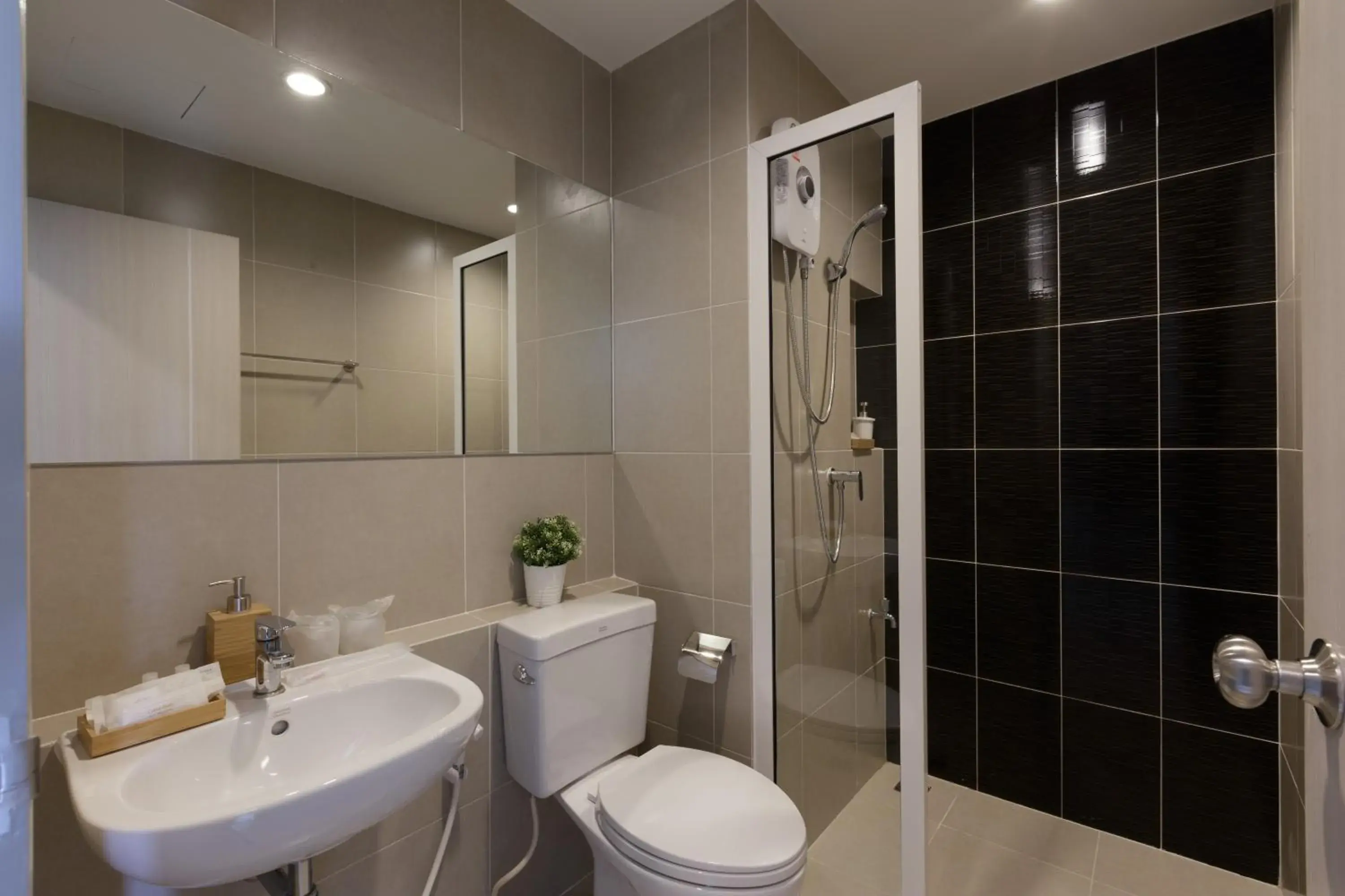 Superior King Room in @S115 Residence Superior King Room in @S115 Residence