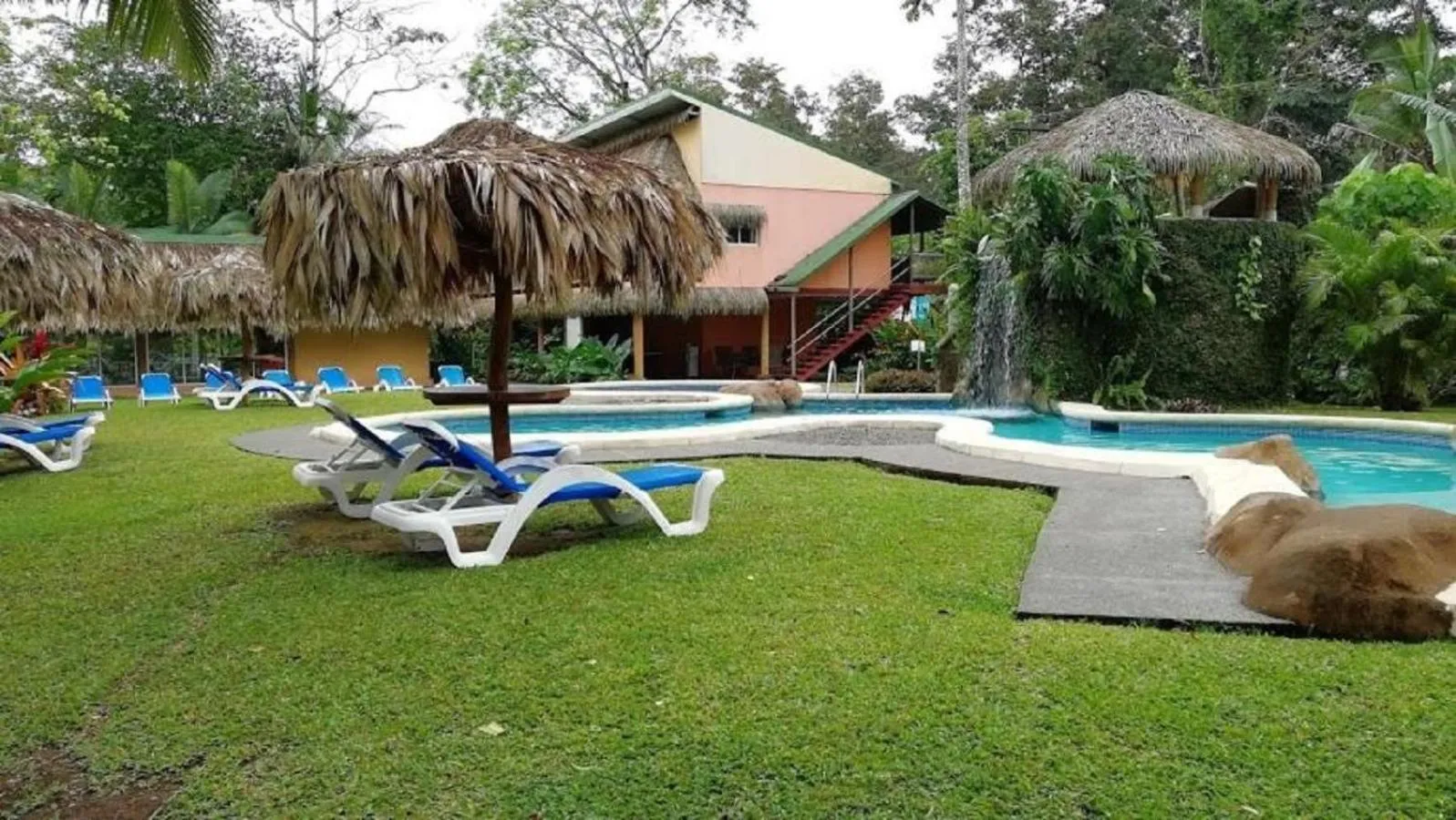 Swimming pool in Villas del Caribe