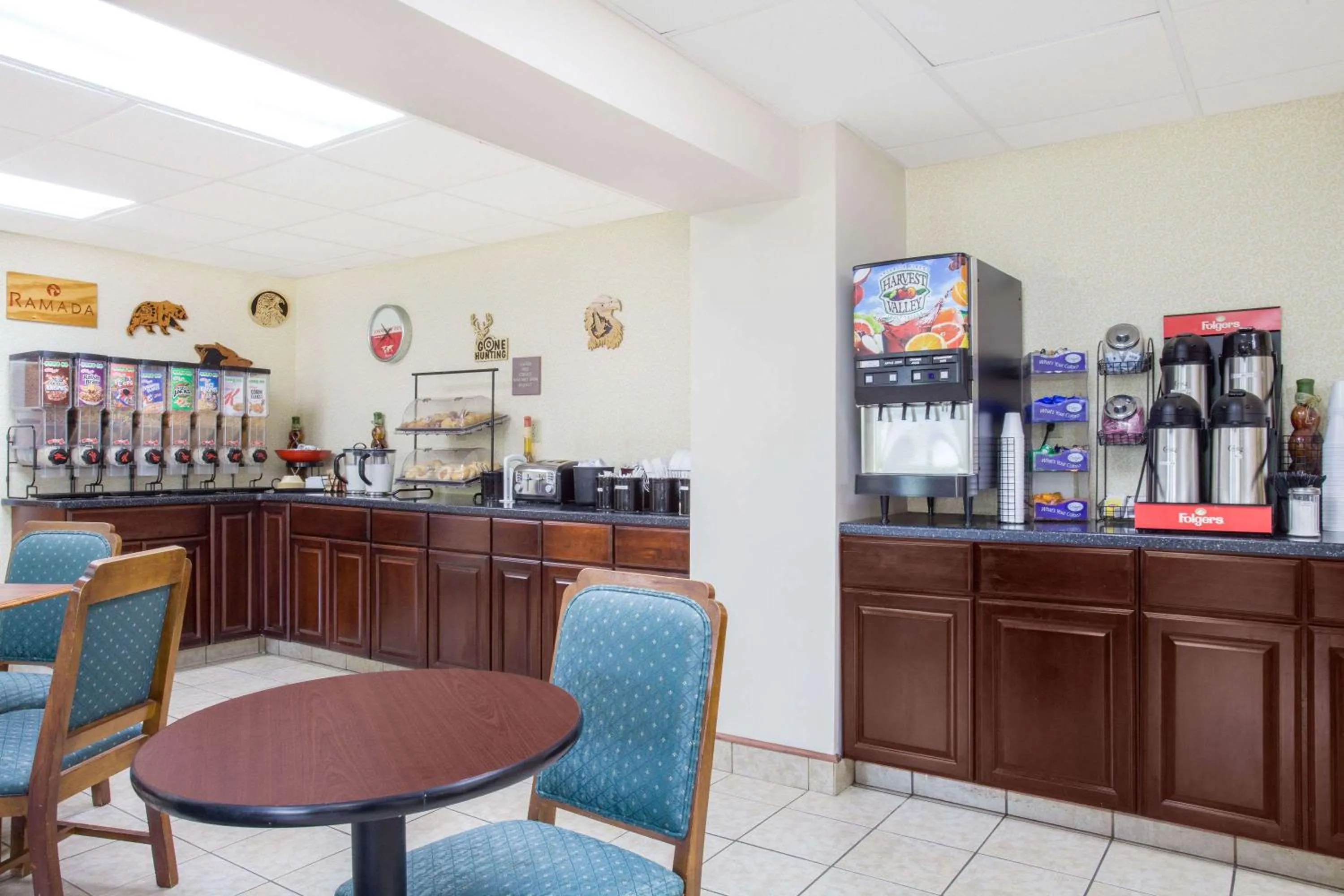 Restaurant/places to eat in Ramada by Wyndham Angola/Fremont Area