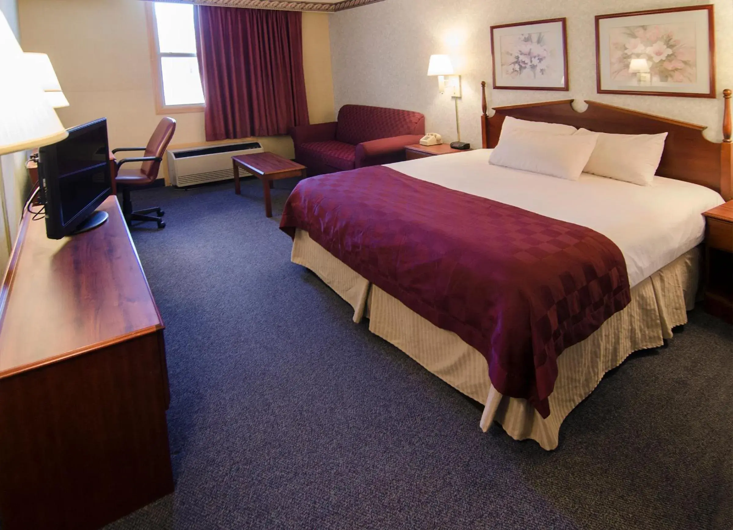 One-Bedroom Suite with One King and Two Double Beds - Non-Smoking in Ramada by Wyndham Angola/Fremont Area One-Bedroom Suite with One King and Two Double Beds - Non-Smoking in Ramada by Wyndham Angola/Fremont Area