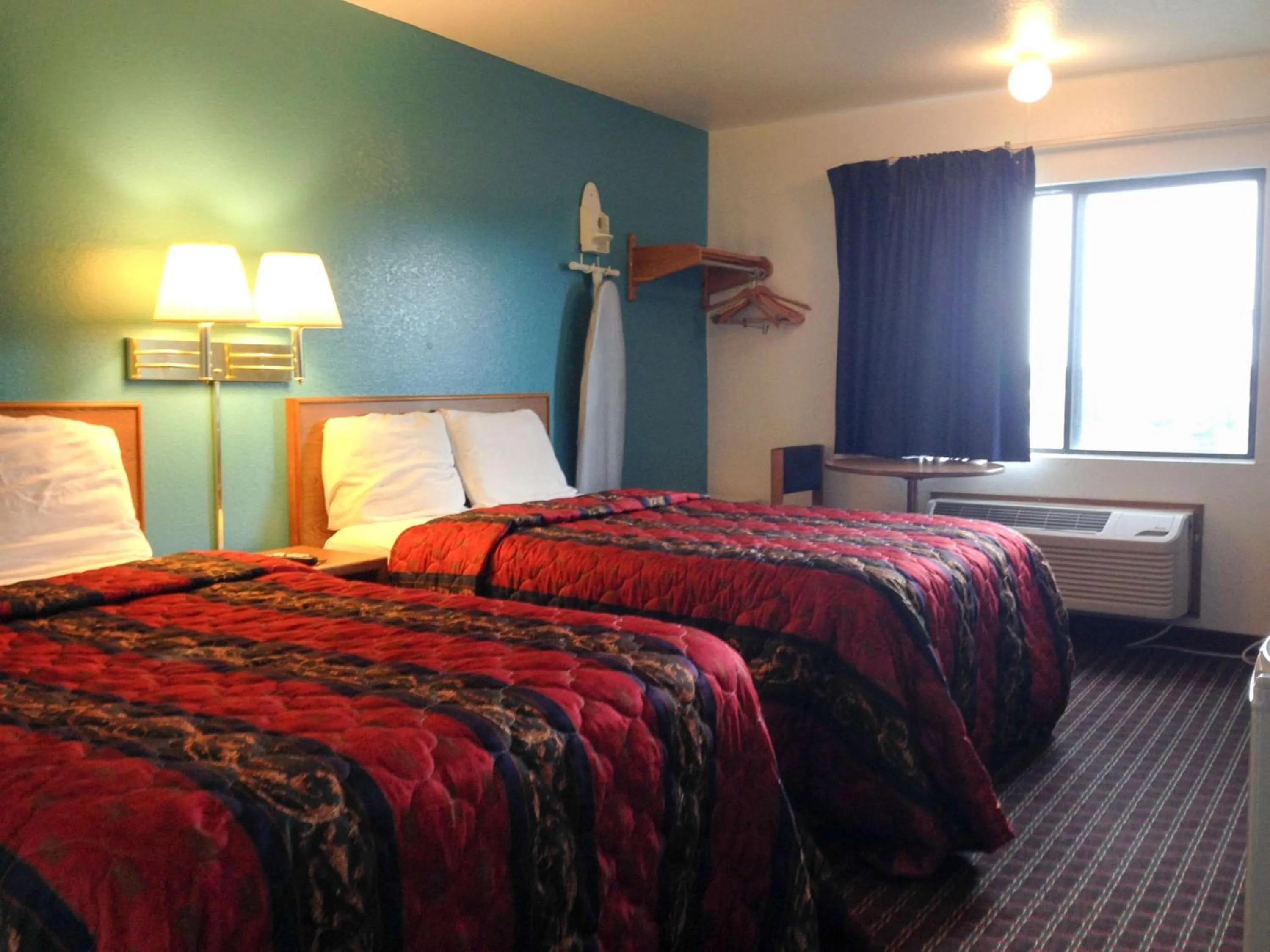 Bedroom, Bed in Motel 6-Sedalia, MO