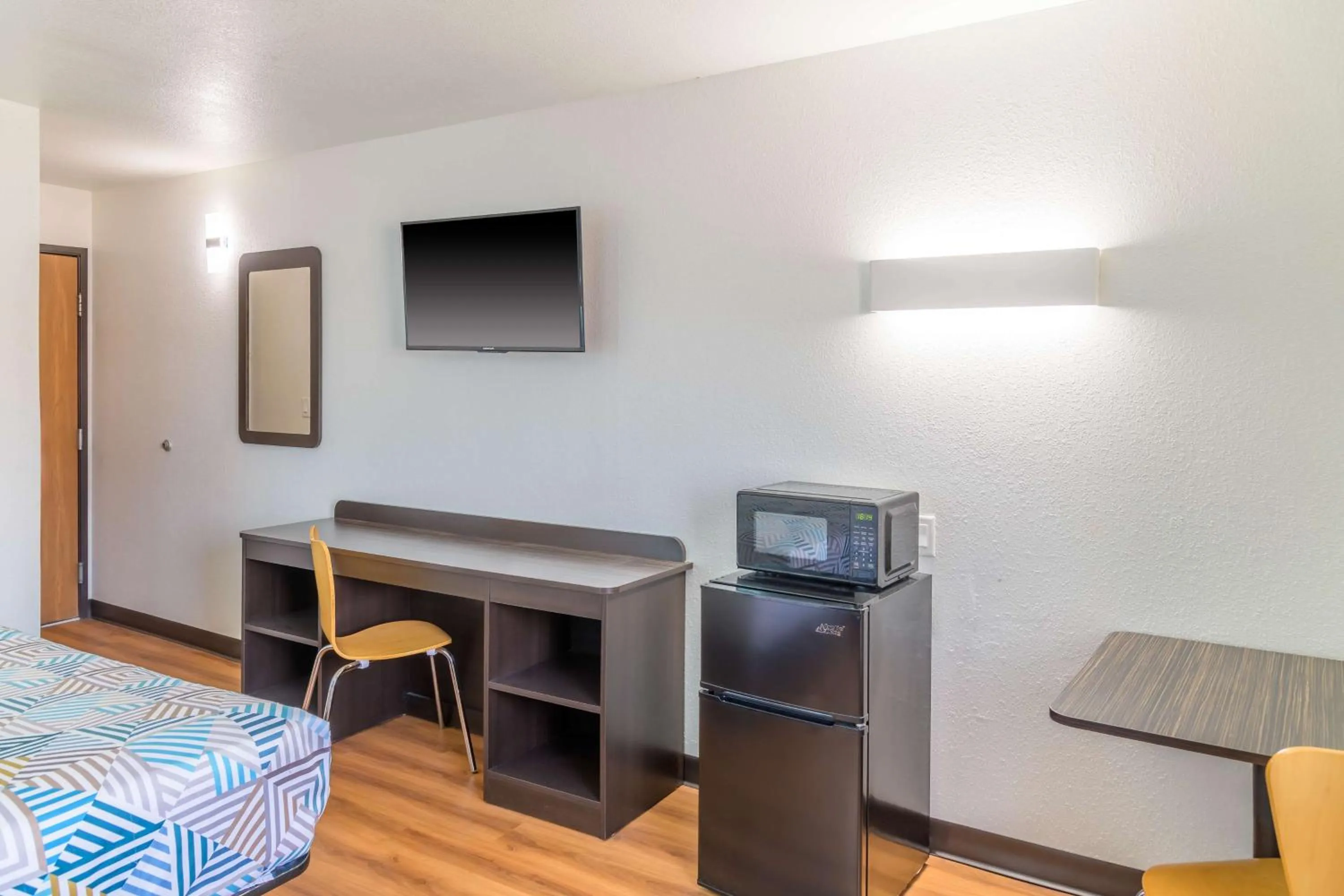 Bedroom in Motel 6-Sedalia, MO