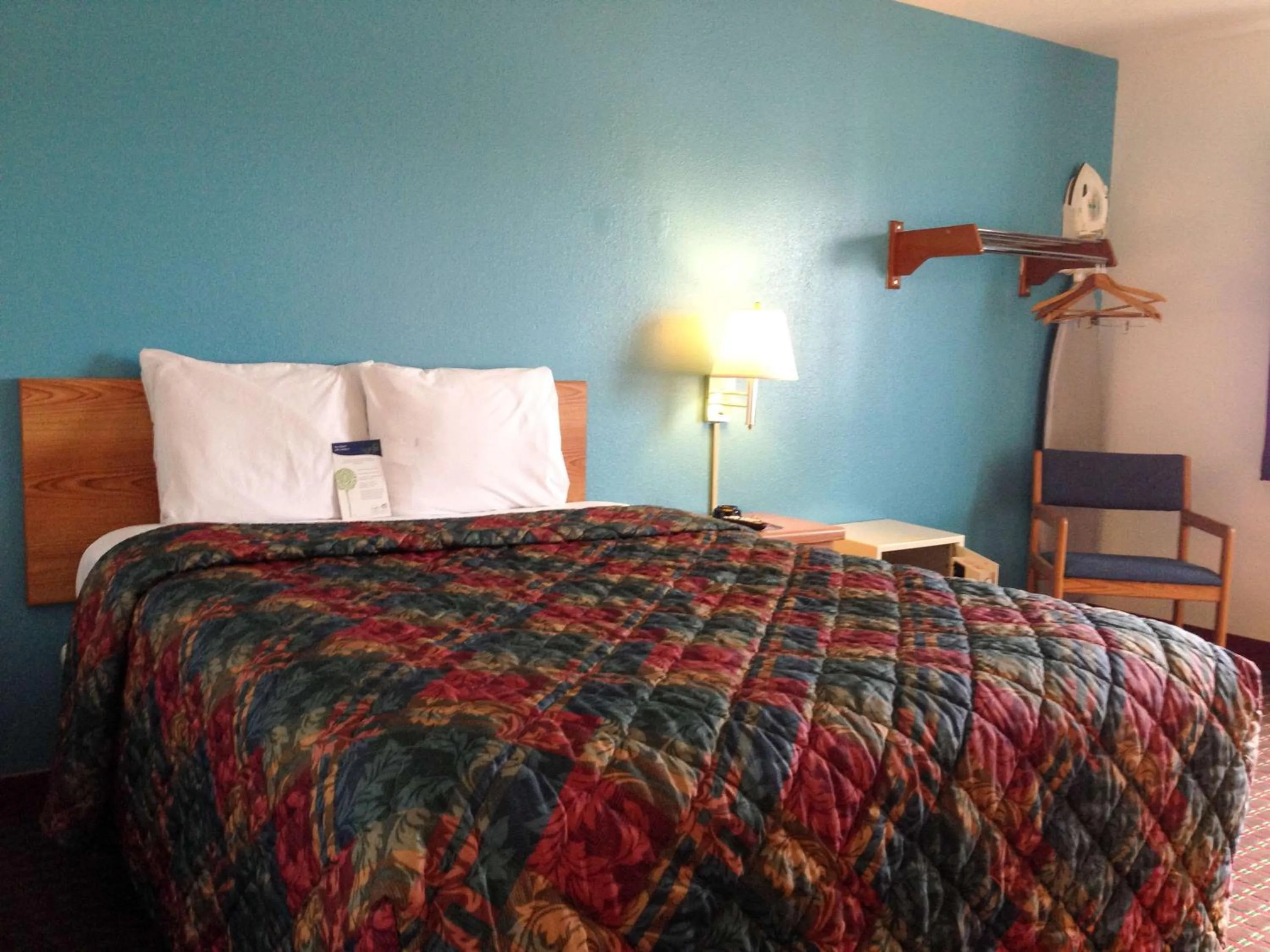 Bedroom, Bed in Motel 6-Sedalia, MO