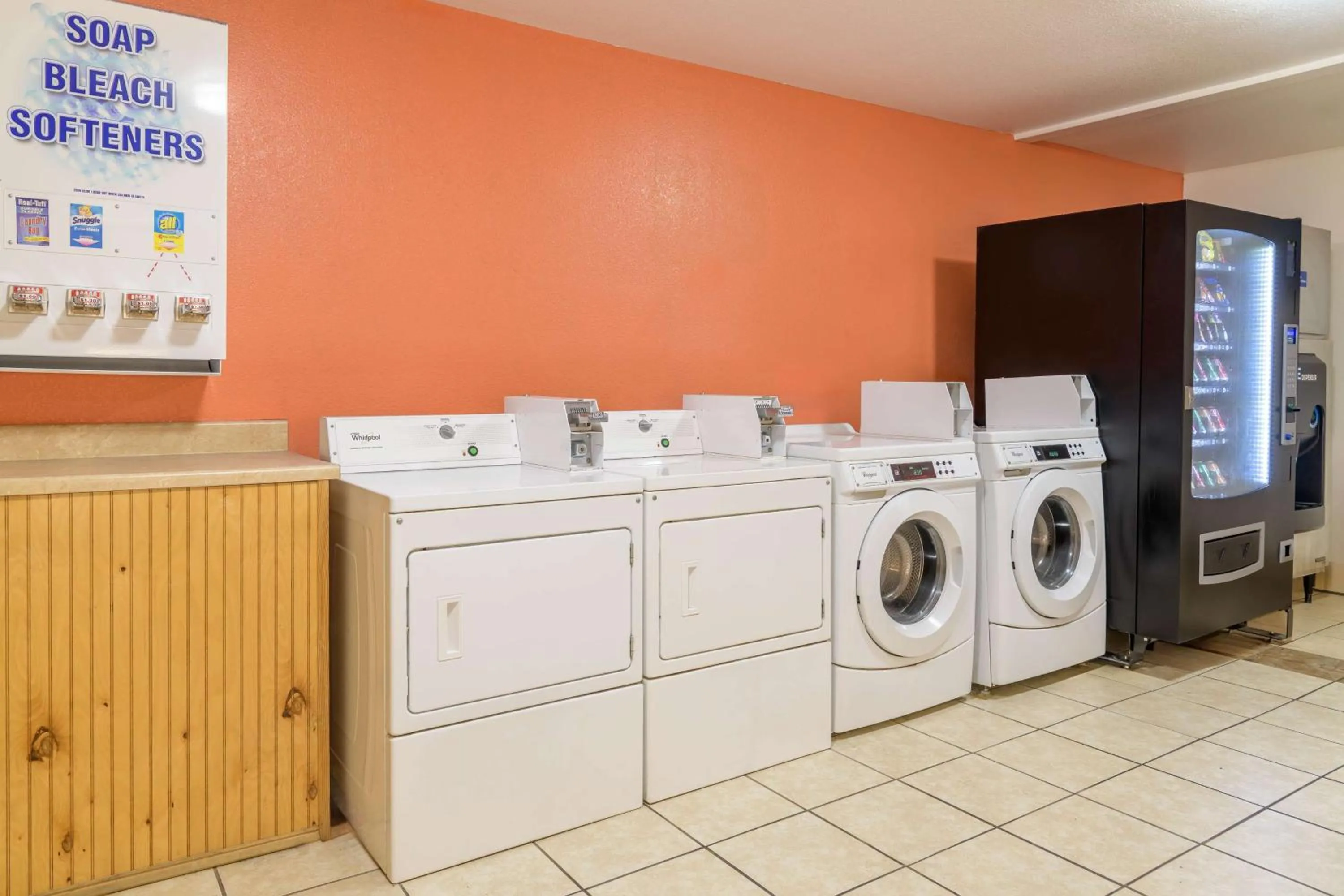 Property building in Motel 6-Sedalia, MO