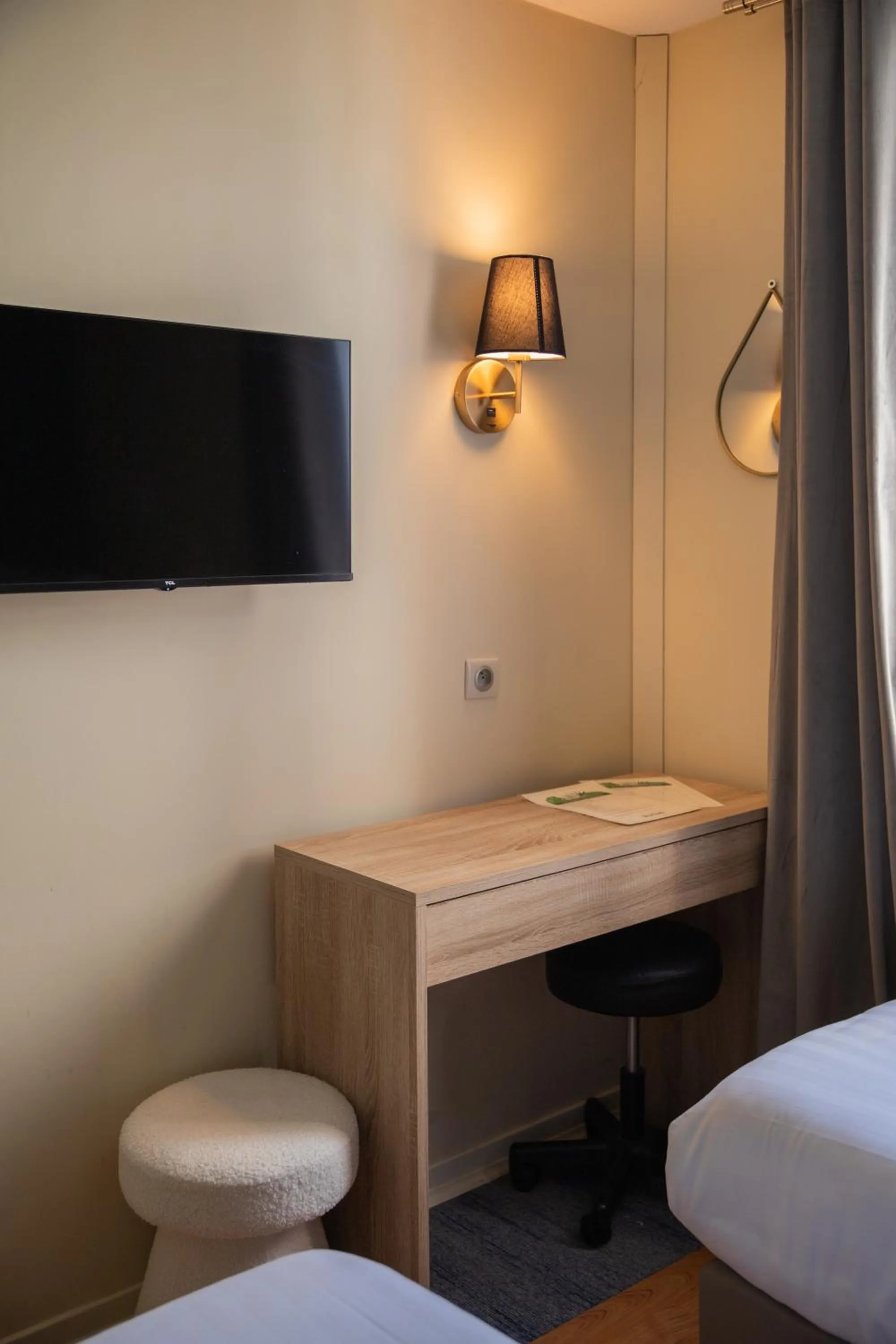 TV and multimedia, Bed in Kyriad Nîmes Ouest A9