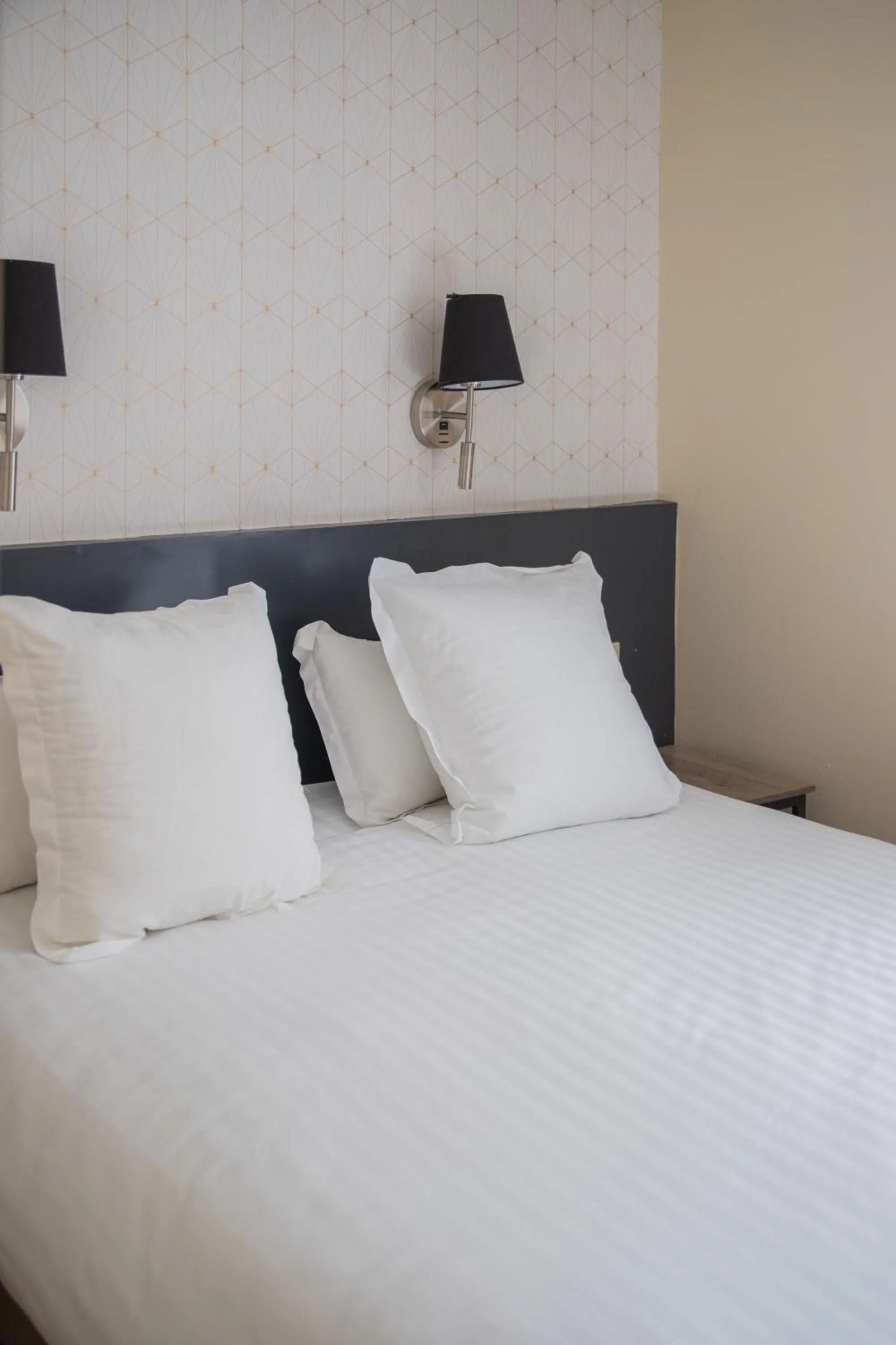 Bed in Kyriad Nîmes Ouest A9