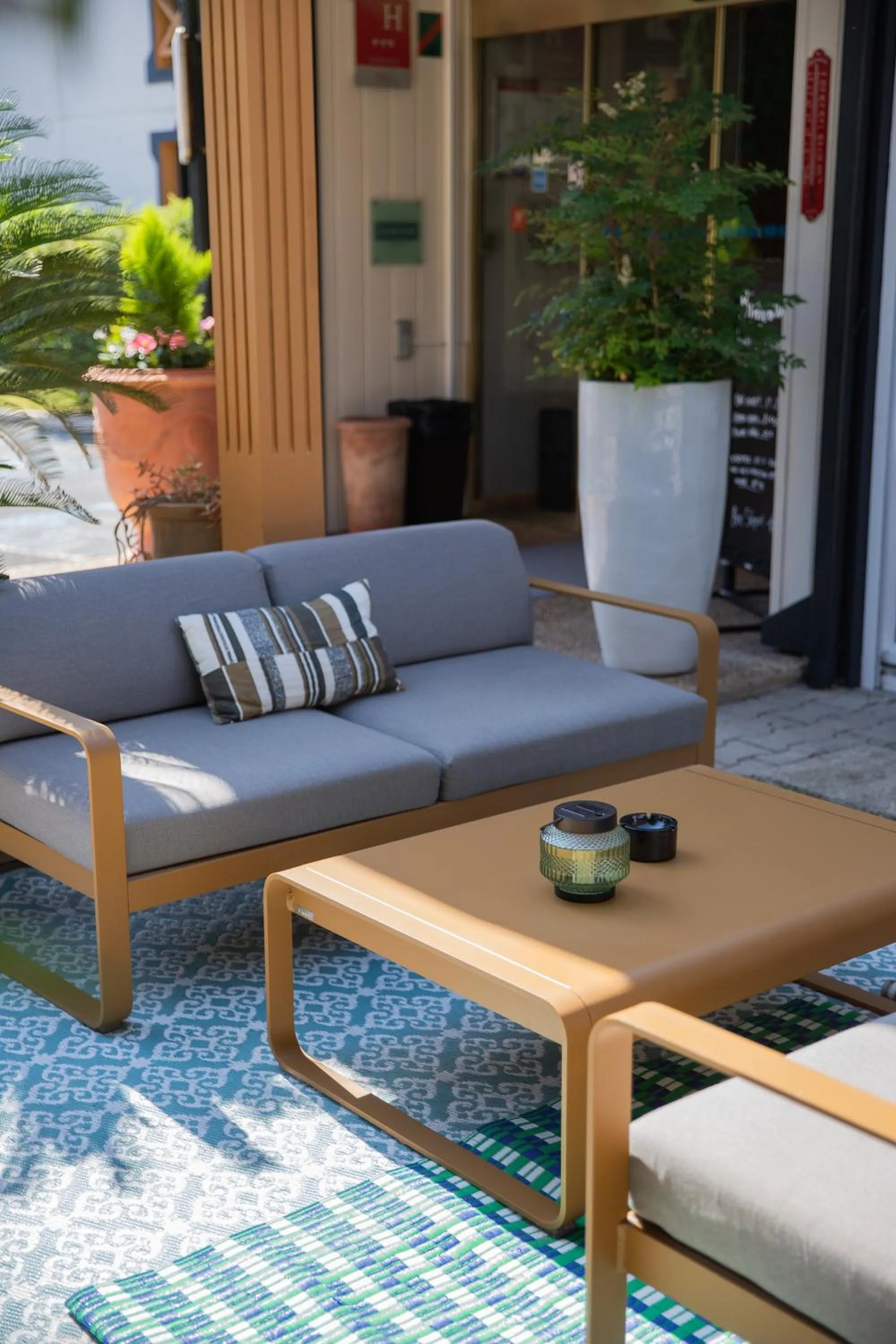 Patio in Kyriad Nîmes Ouest A9