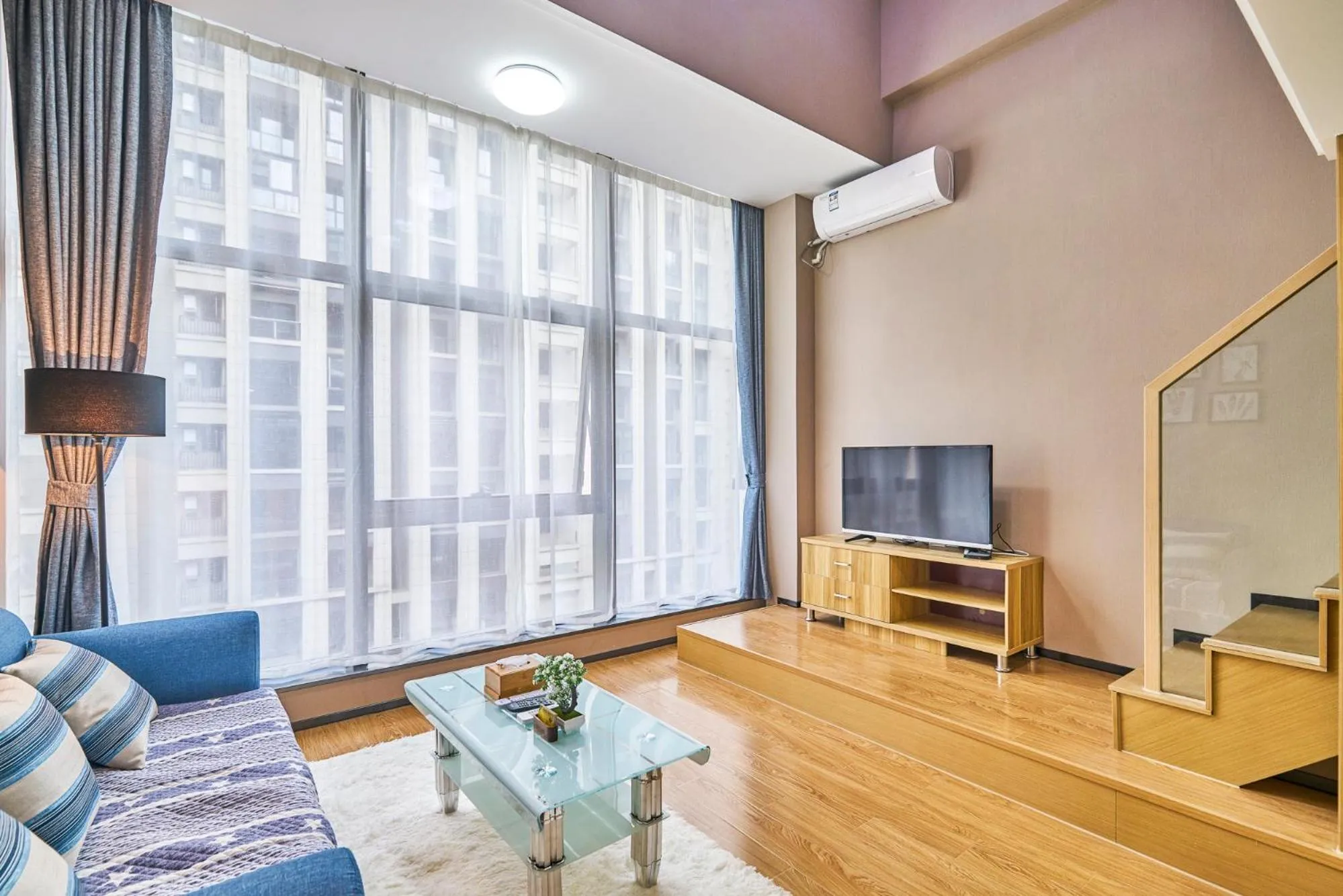 Living room in Plesant Daily Rental Apartment