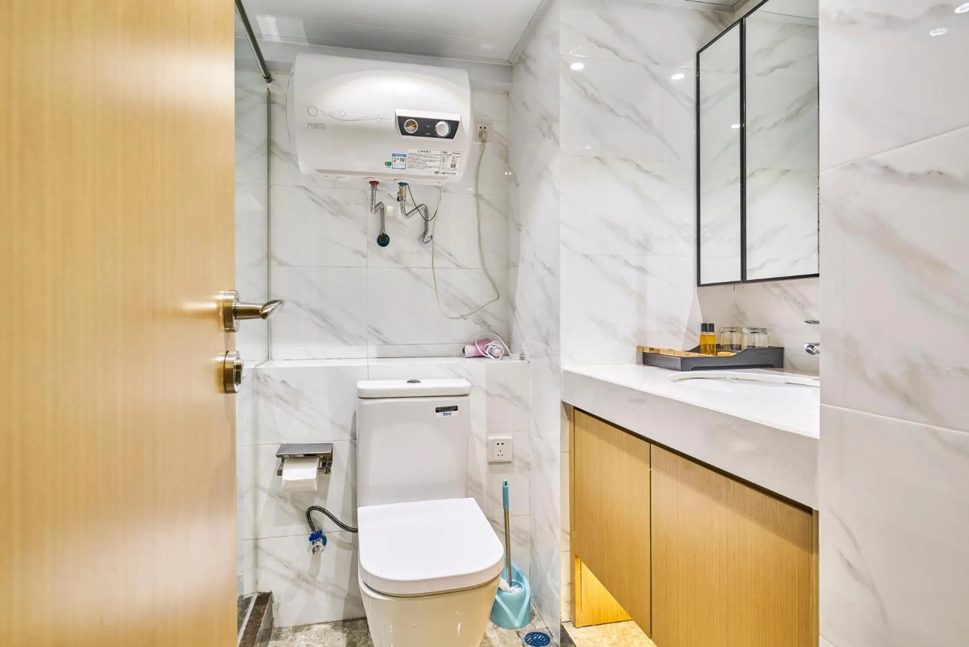 Toilet in Plesant Daily Rental Apartment