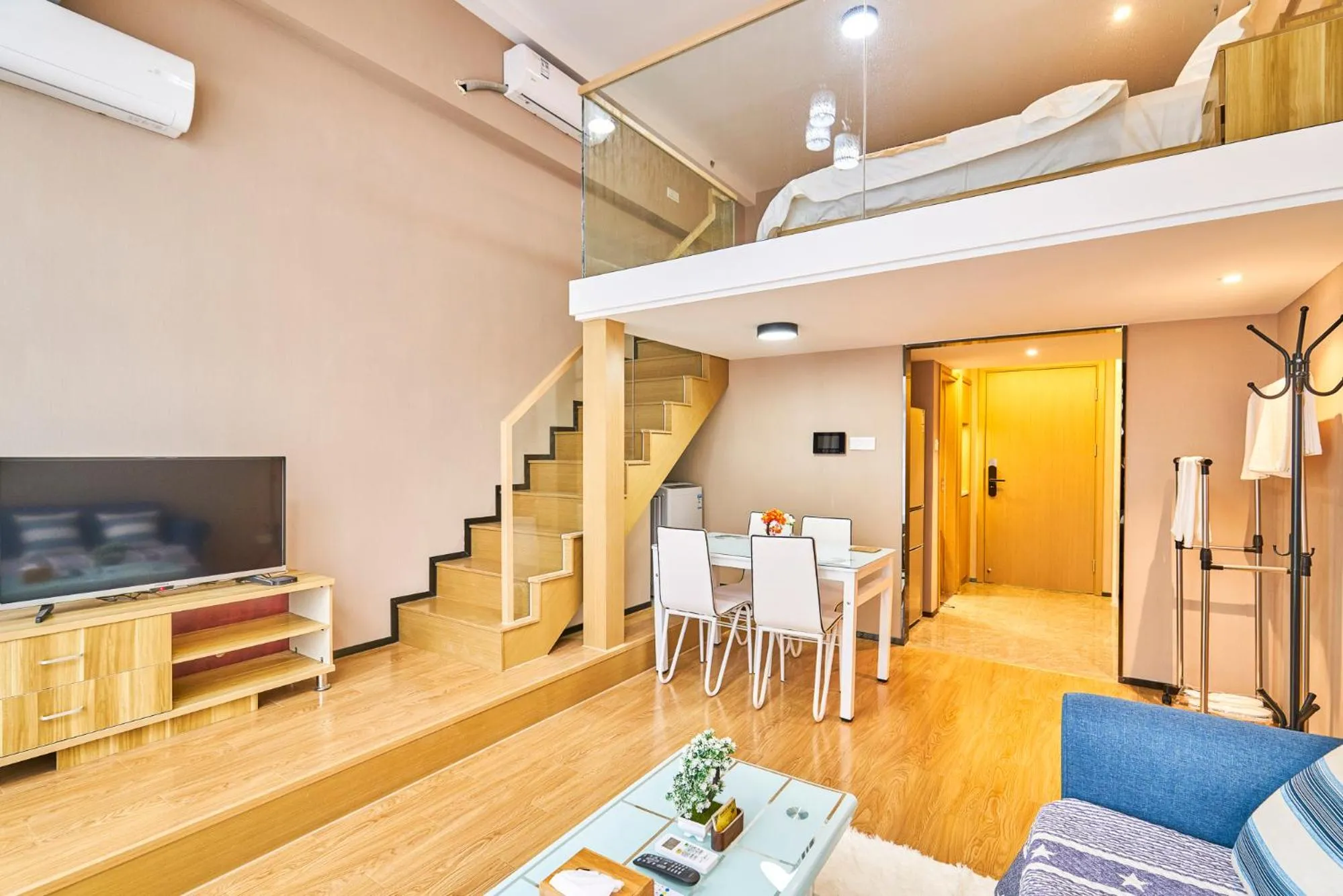 Living room in Plesant Daily Rental Apartment