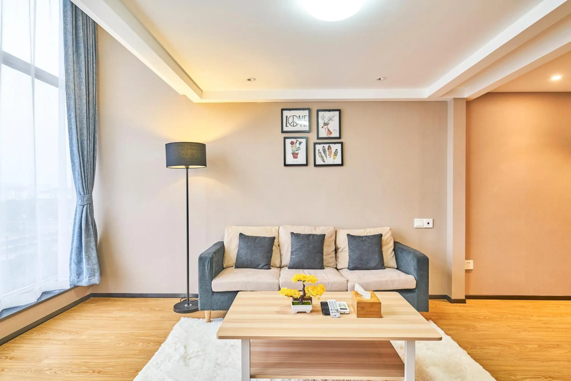 Living room in Plesant Daily Rental Apartment