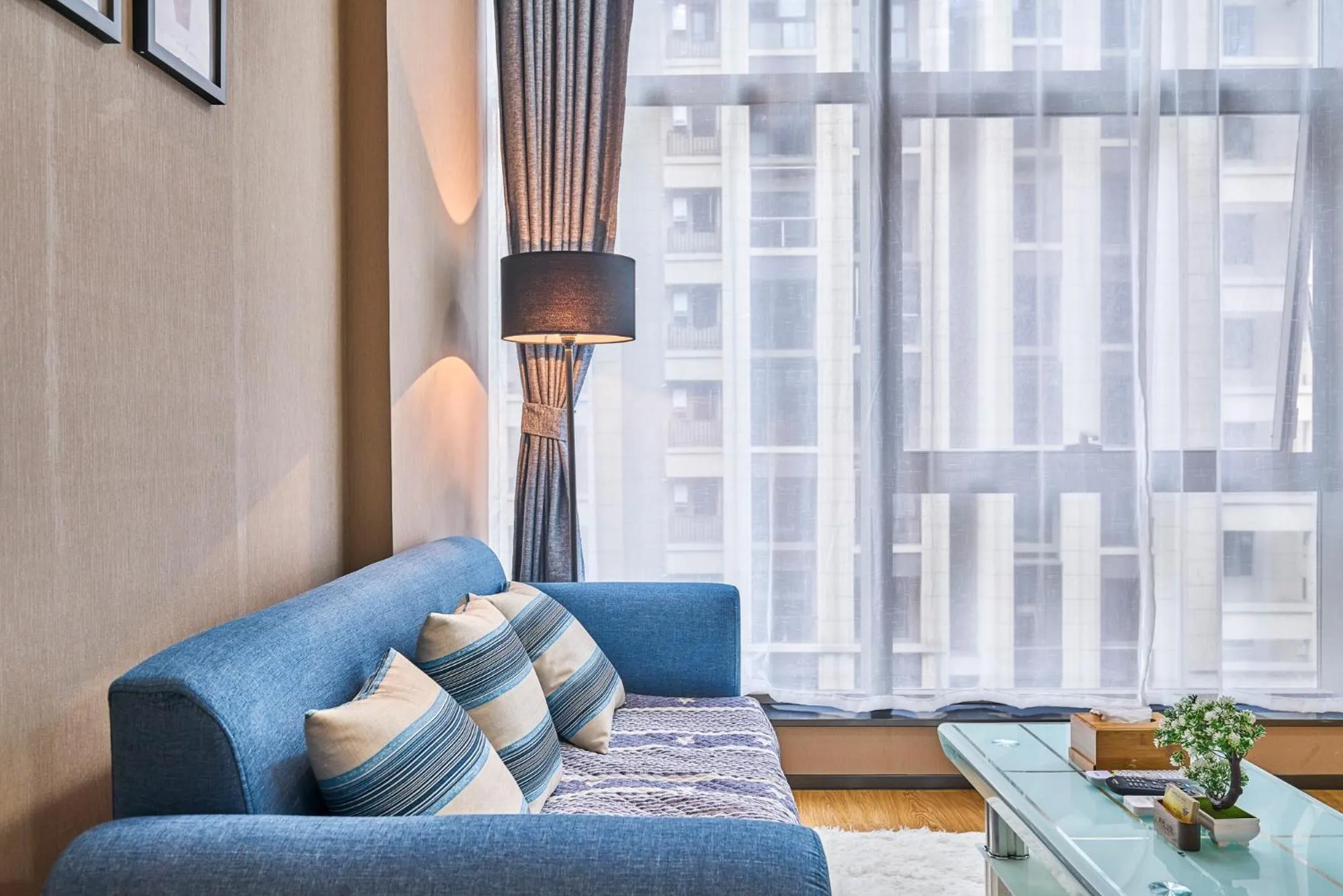 Living room in Plesant Daily Rental Apartment