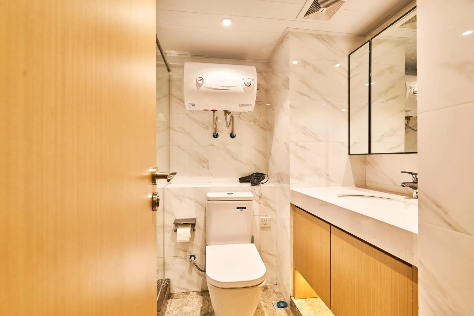 Toilet in Plesant Daily Rental Apartment