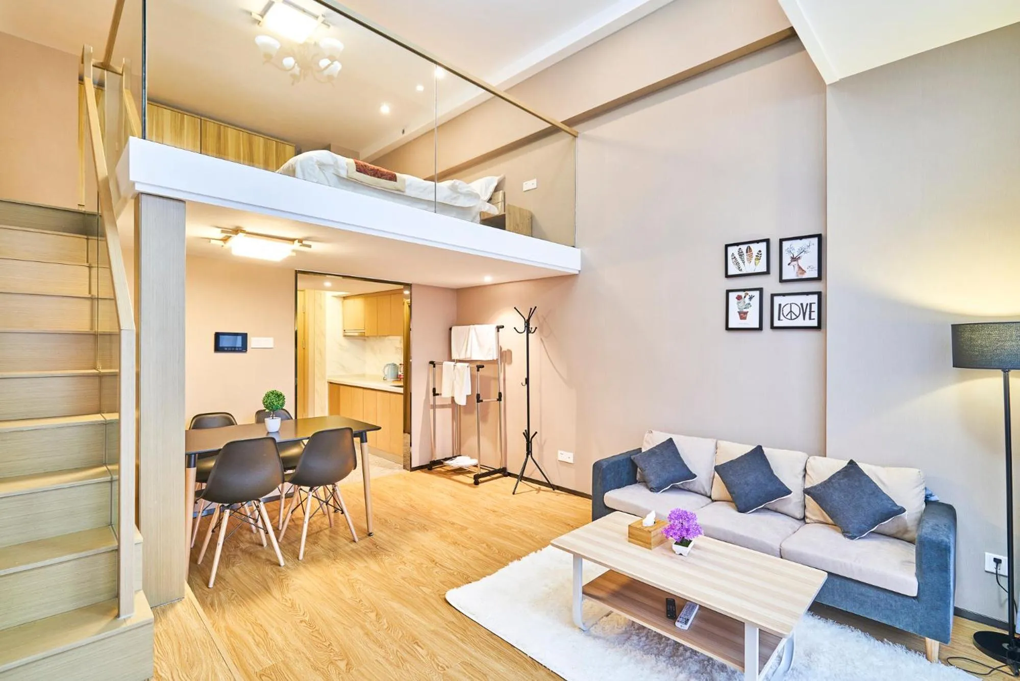 Living room in Plesant Daily Rental Apartment