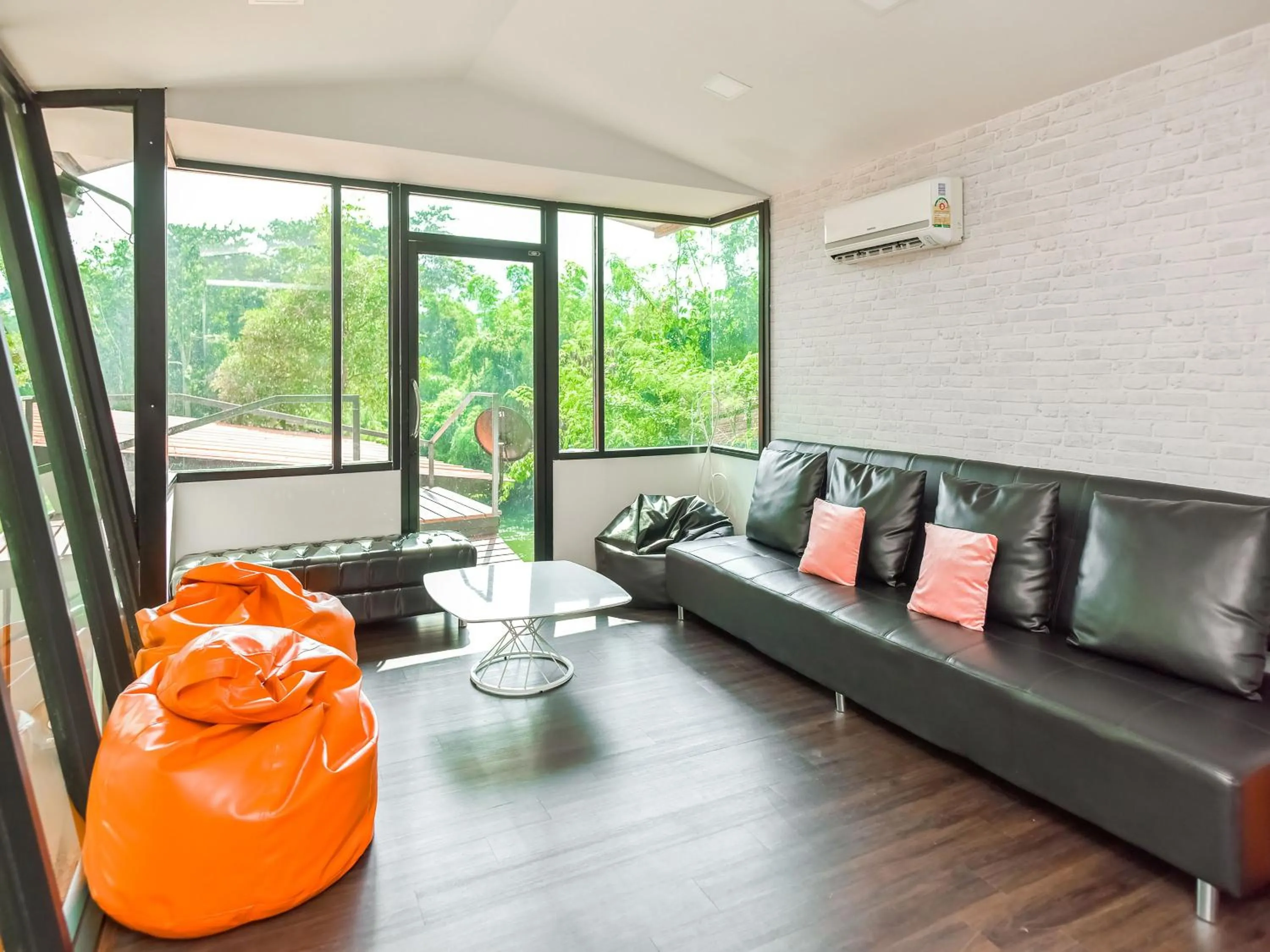 Area and facilities in Nana River Kaeng Krachan