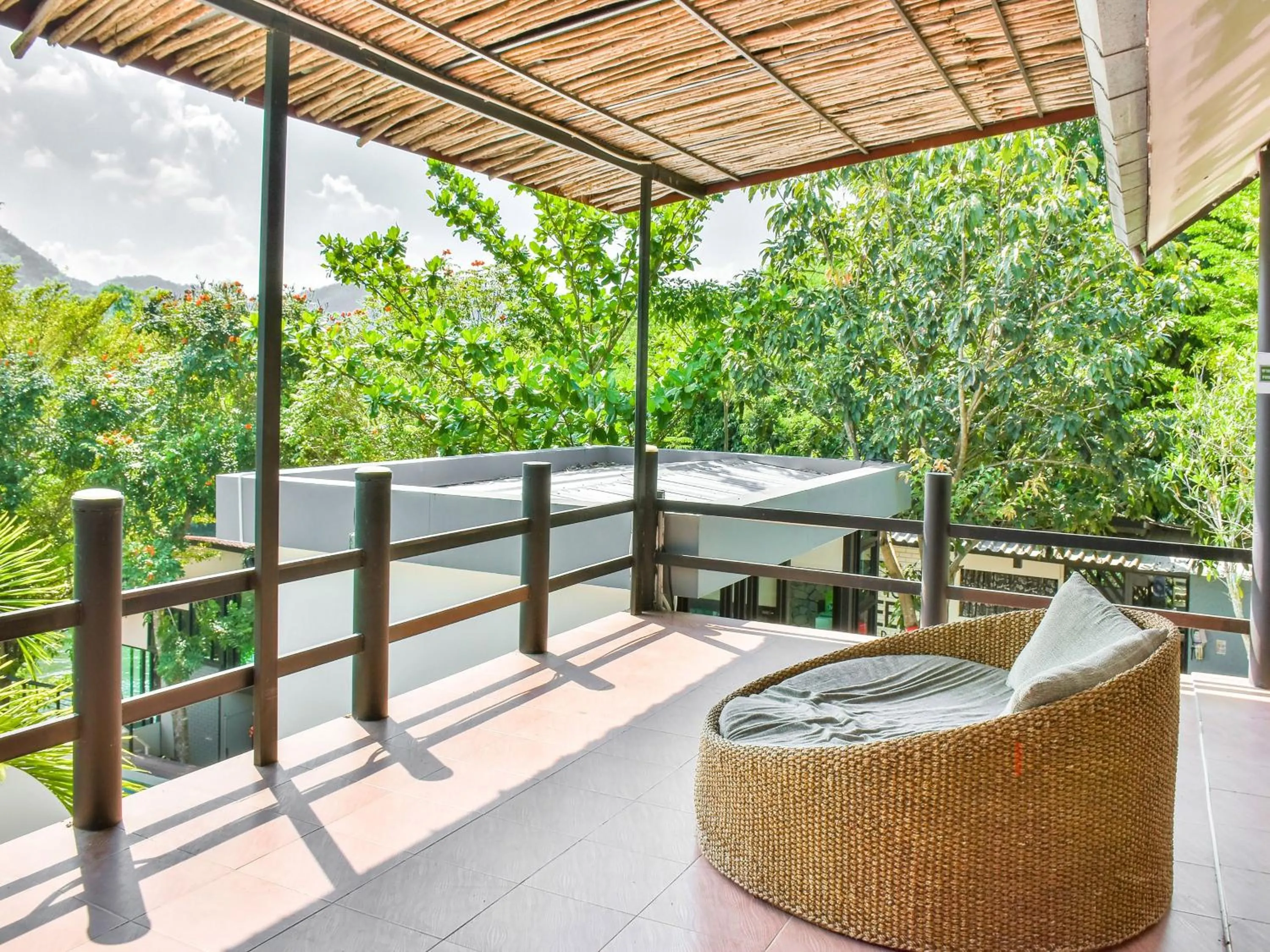 Area and facilities in Nana River Kaeng Krachan