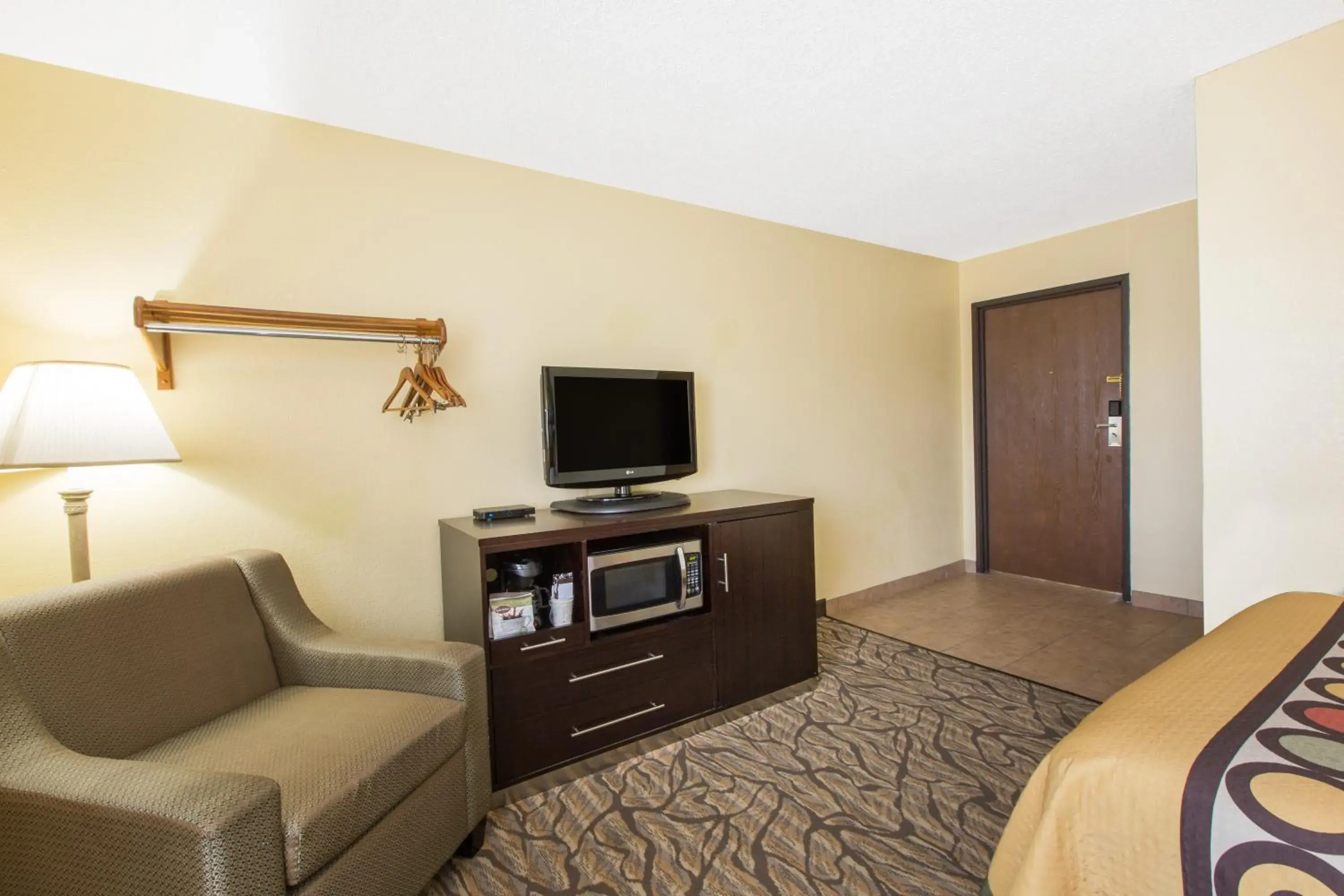 Queen Room - Pet Friendly/Non-Smoking in Super 8 by Wyndham Nampa Queen Room - Pet Friendly/Non-Smoking in Super 8 by Wyndham Nampa