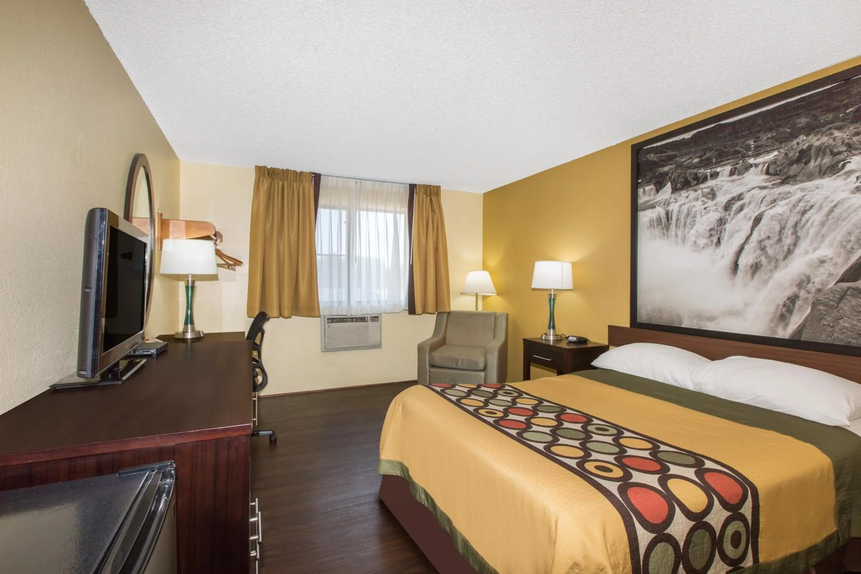 Bed in Super 8 by Wyndham Nampa