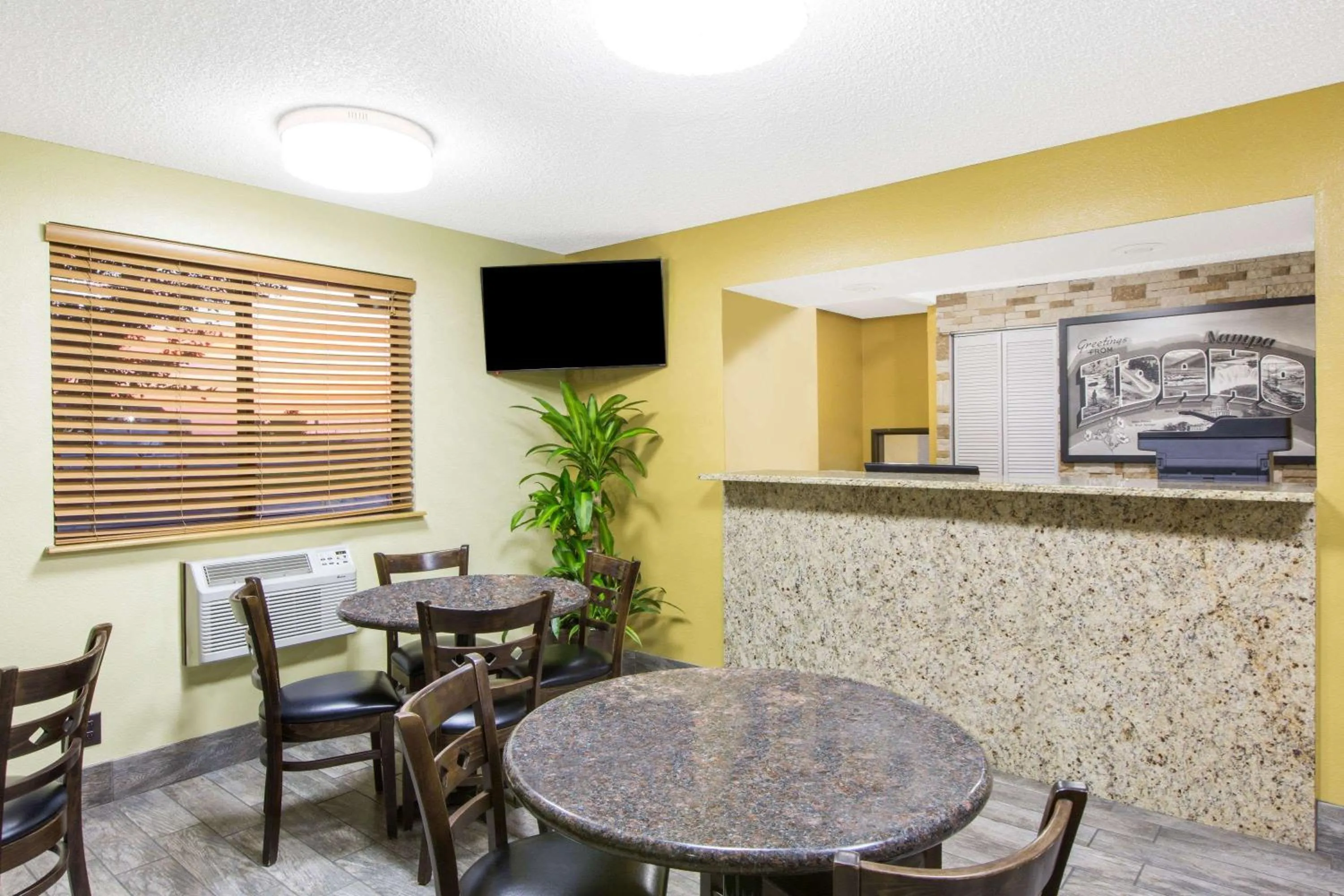 Lobby or reception in Super 8 by Wyndham Nampa