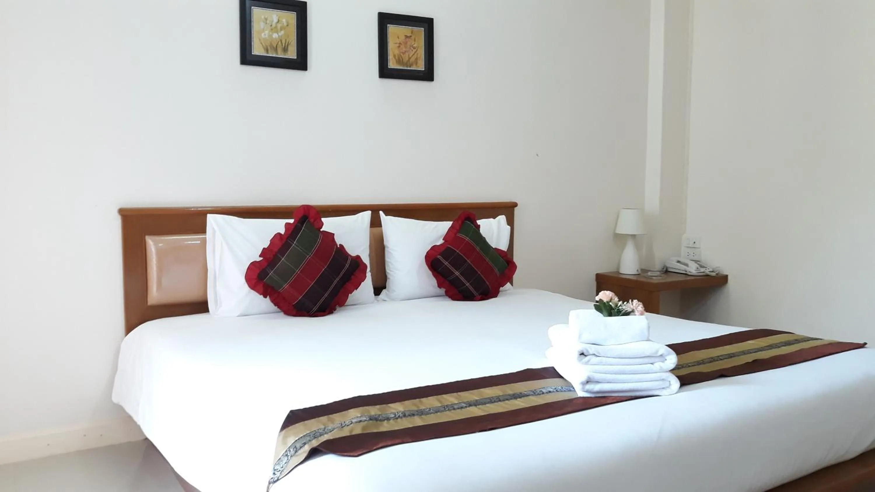 Bedroom, Bed in Chumphon Travelodge