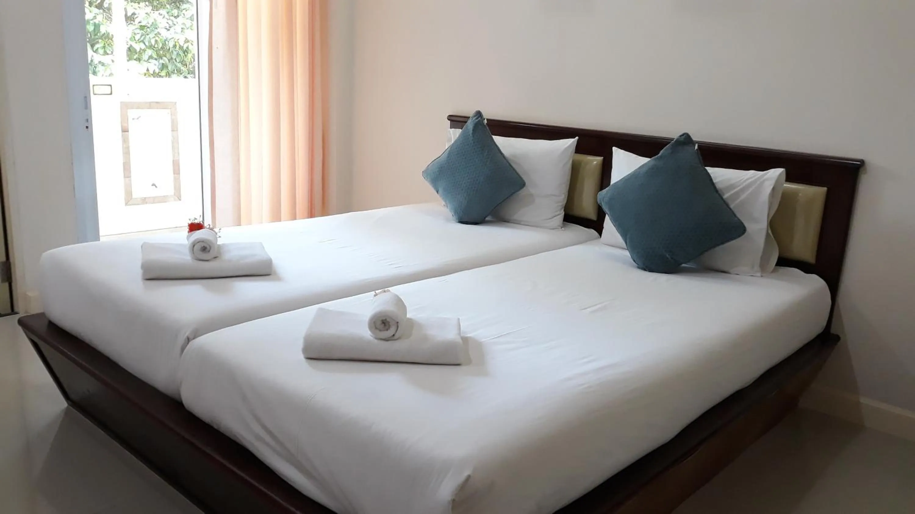 Bed in Chumphon Travelodge