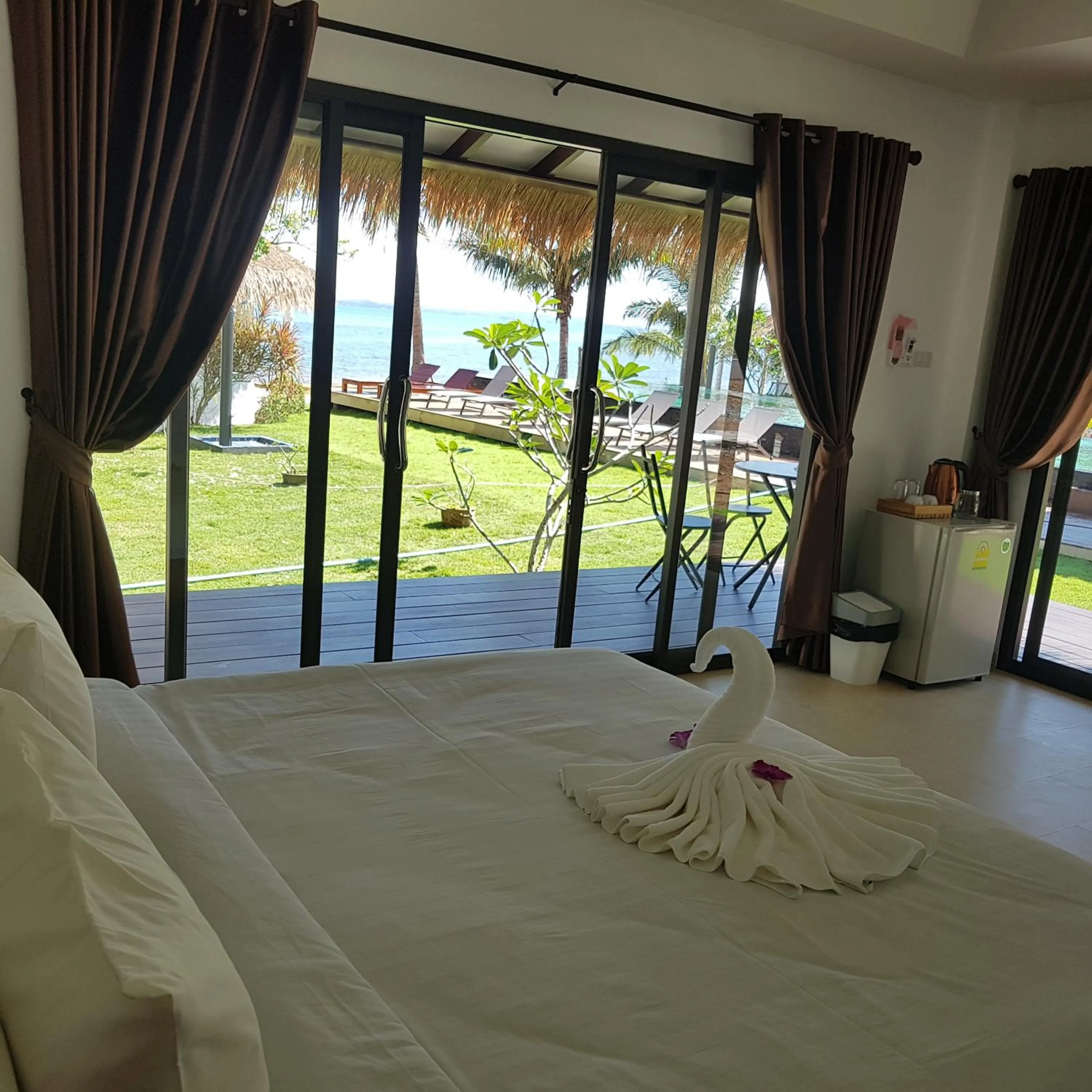 Photo of the whole room, Bed in Sunrise Beach Resort