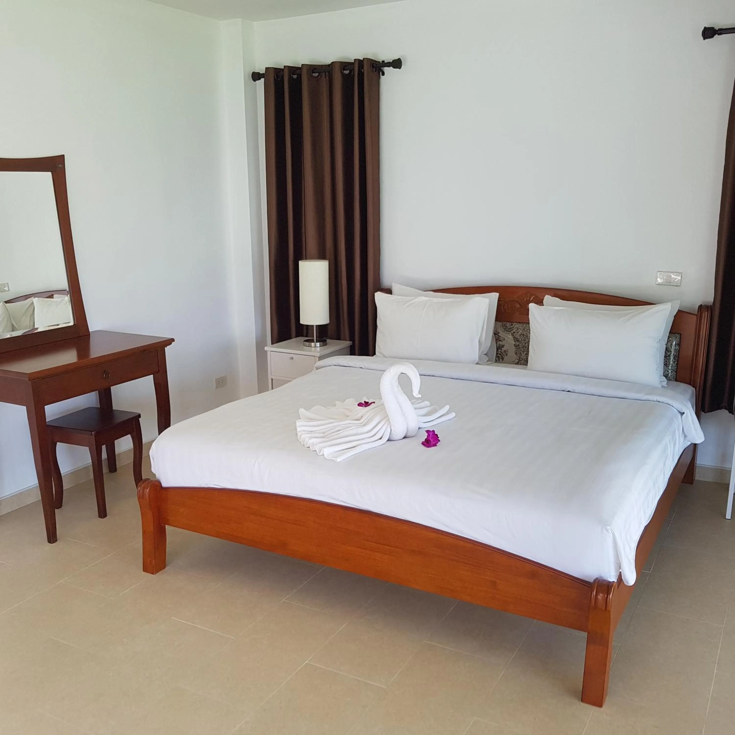 Bedroom, Bed in Sunrise Beach Resort