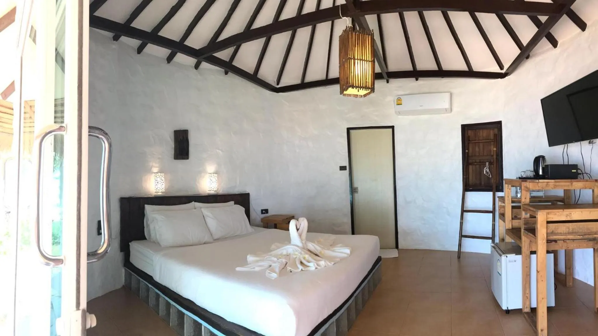 Bed in Sunrise Beach Resort