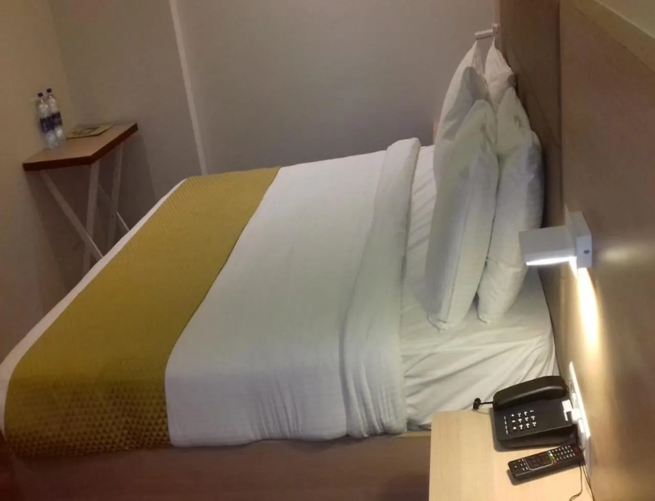 Bedroom, Bed in Hotel River Retreat