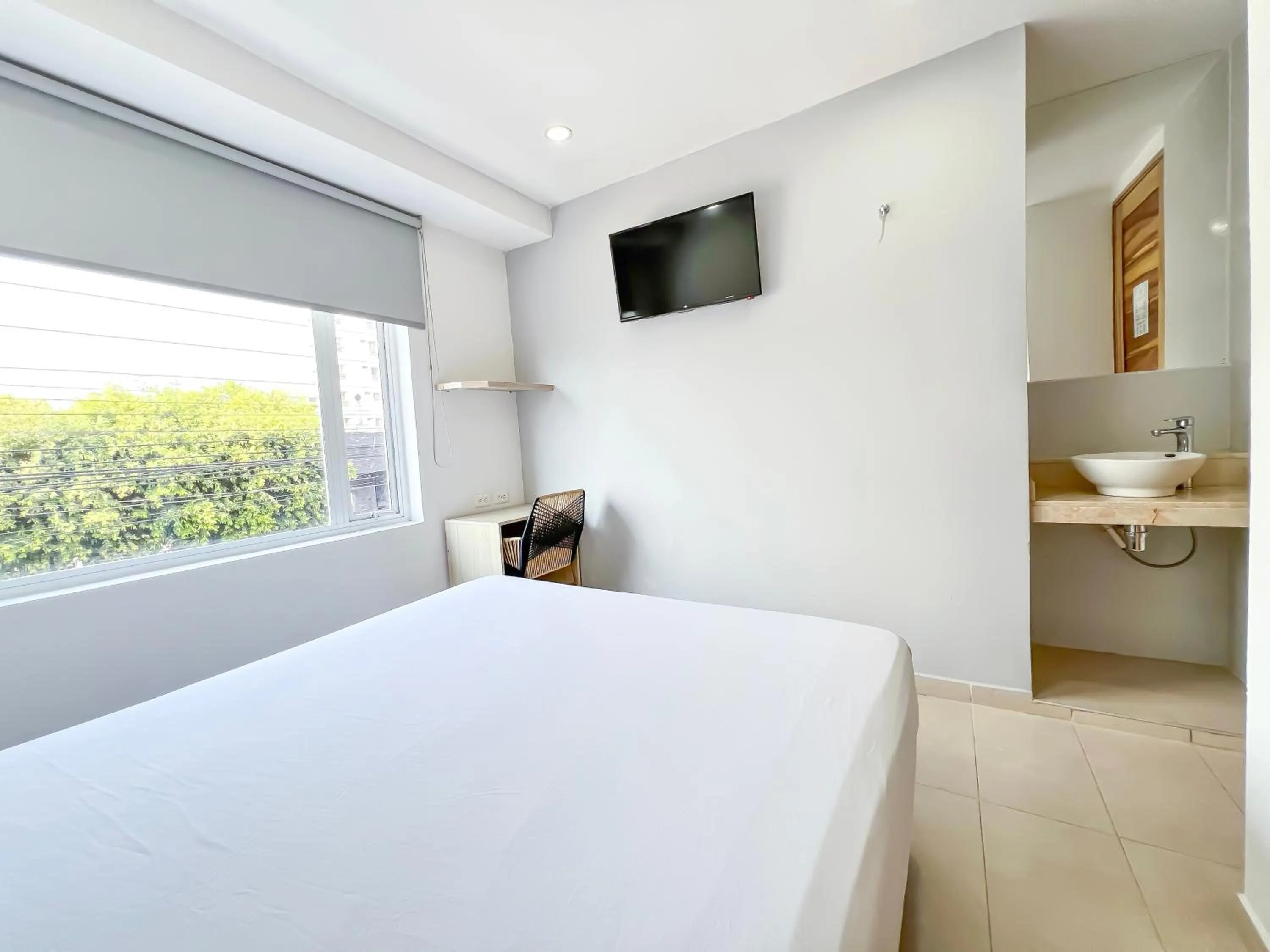 TV and multimedia, Bed in Stanza Hotel Monteria