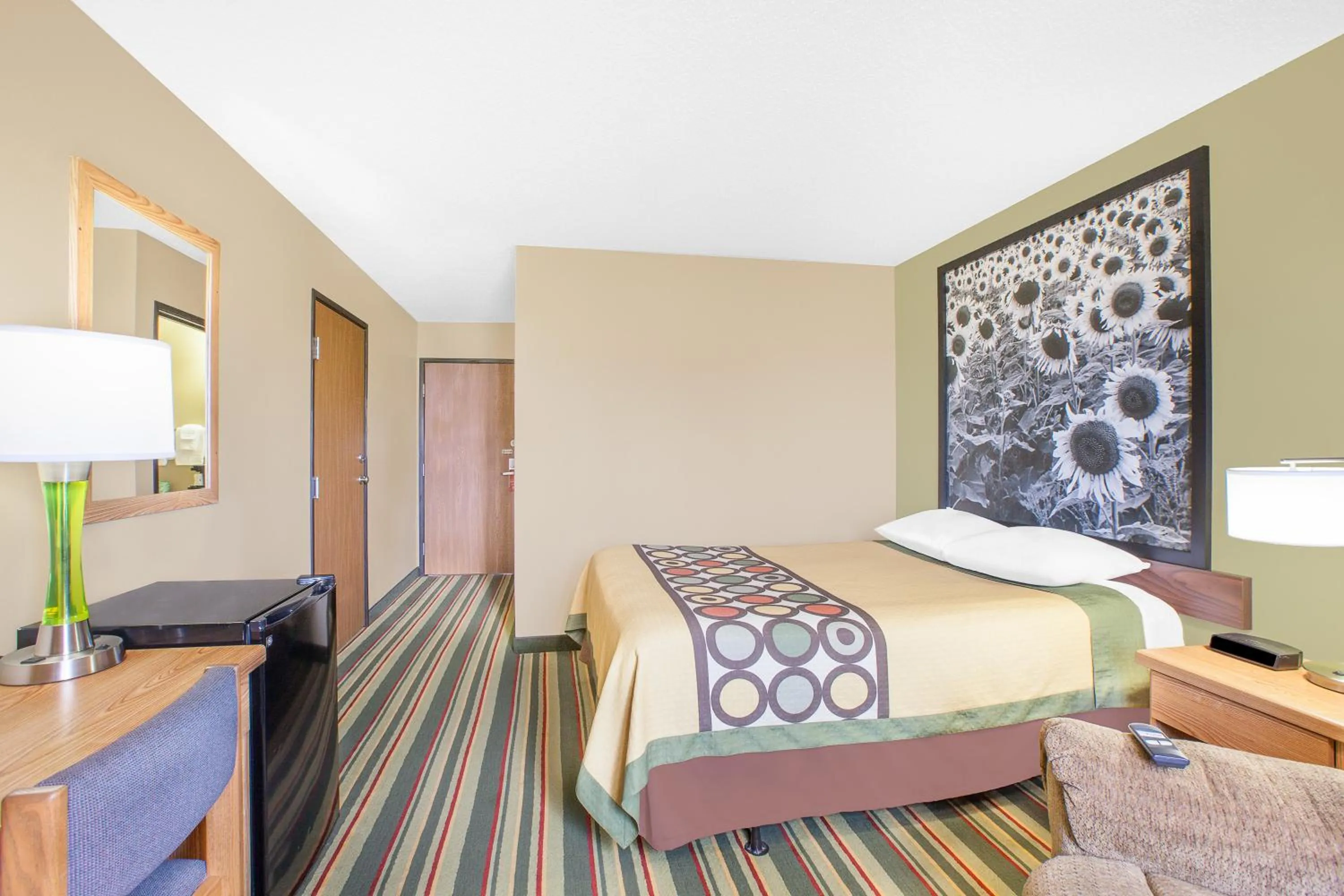 Bed in Super 8 by Wyndham Mt Pleasant