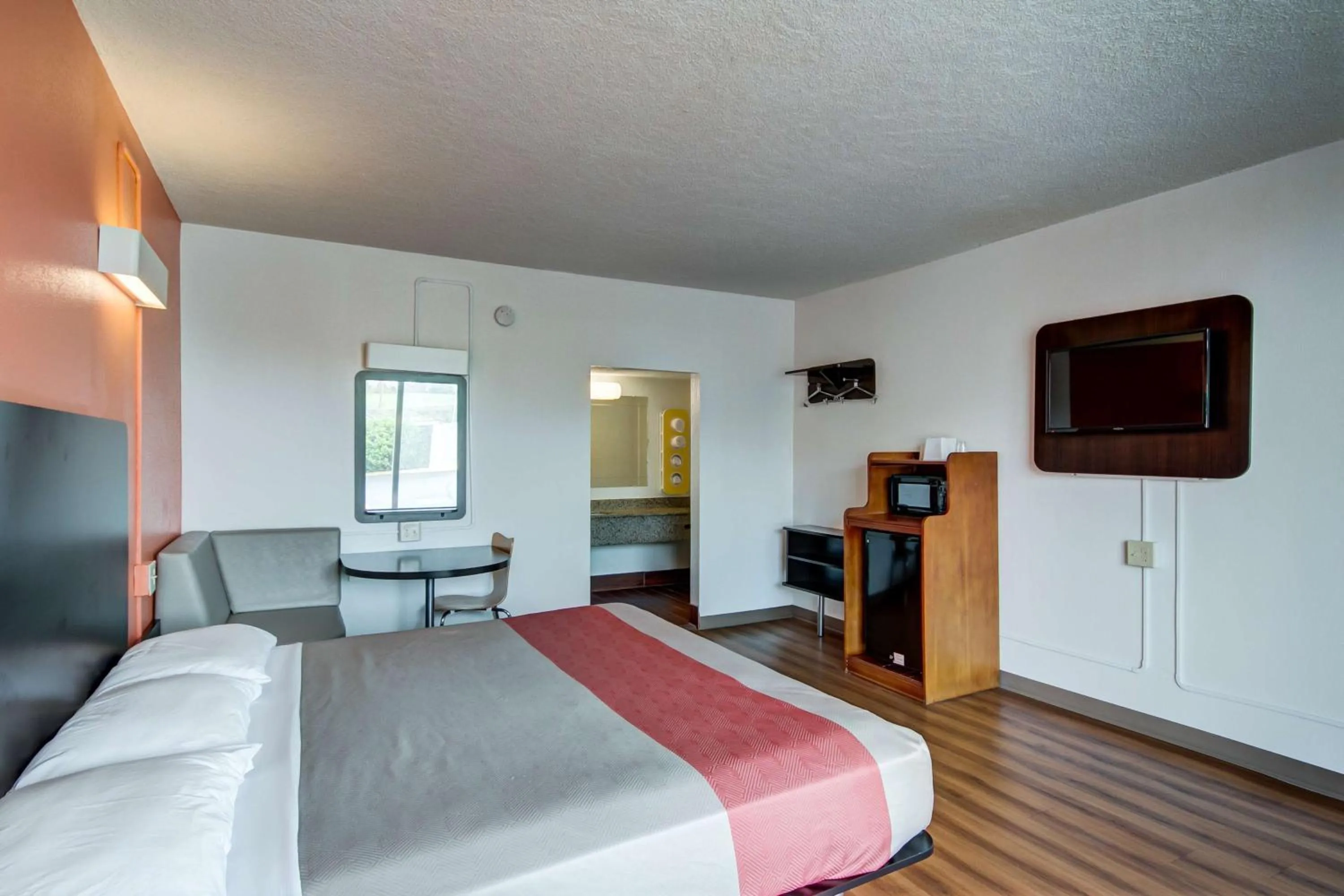 Photo of the whole room, Bed in Motel 6-Somerset, KY