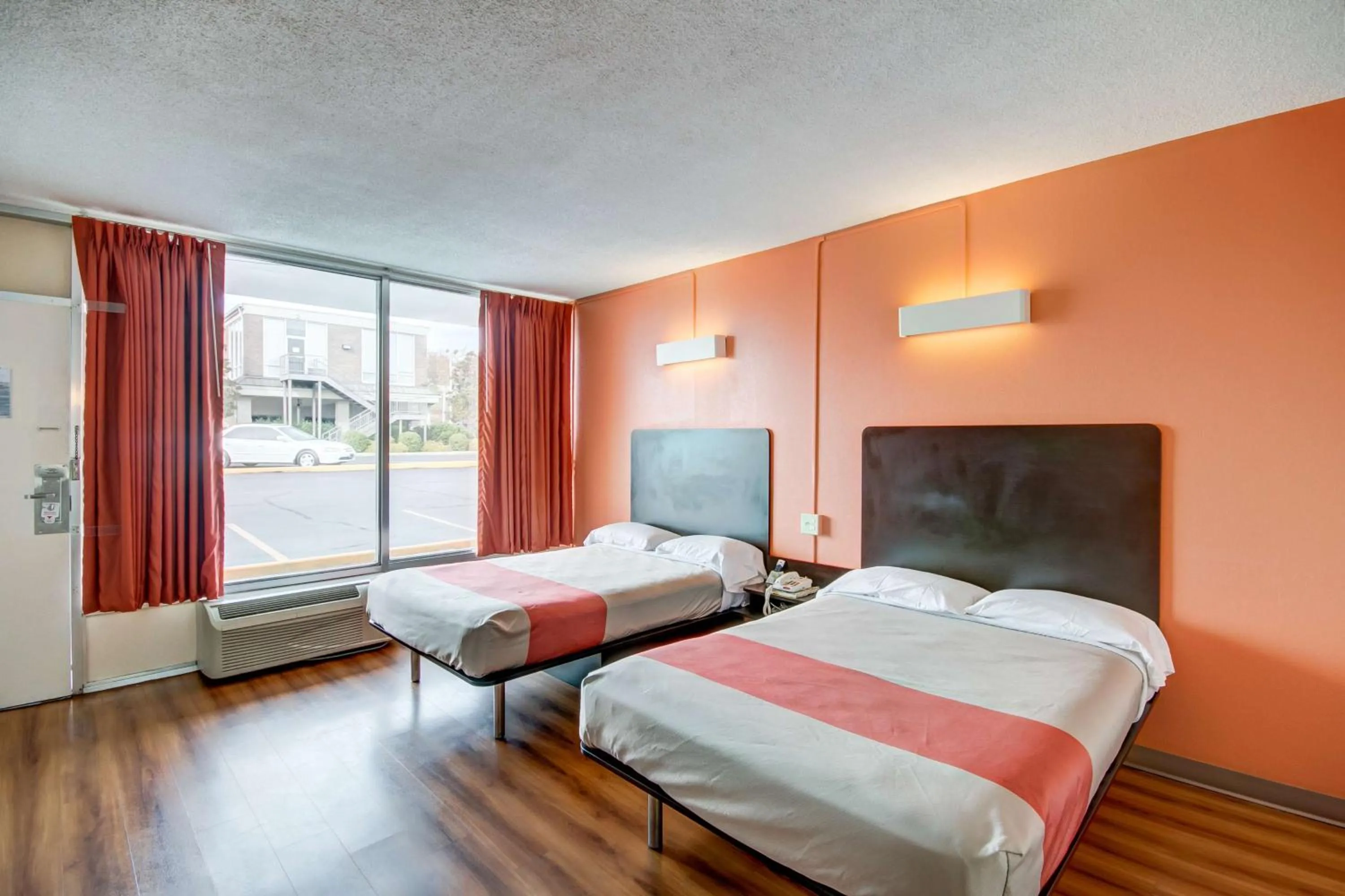 Photo of the whole room, Bed in Motel 6-Somerset, KY