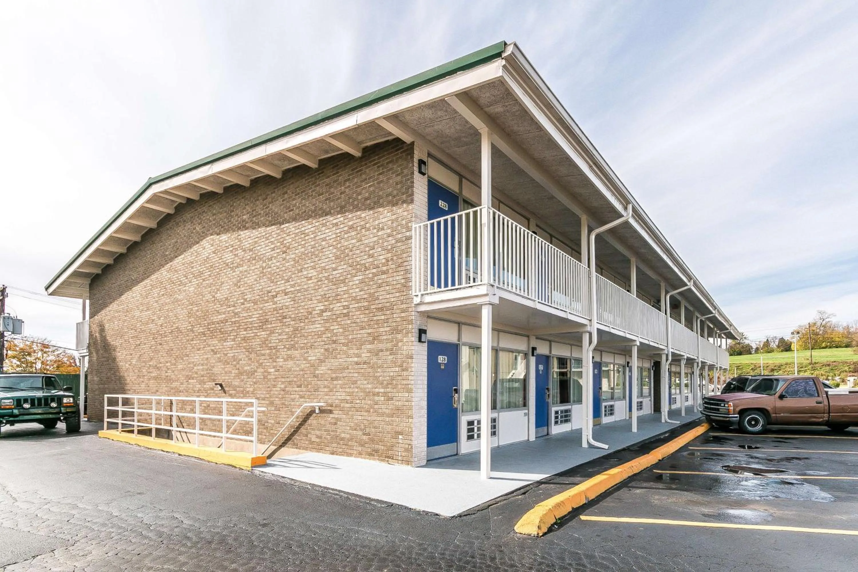 Property building in Motel 6-Somerset, KY