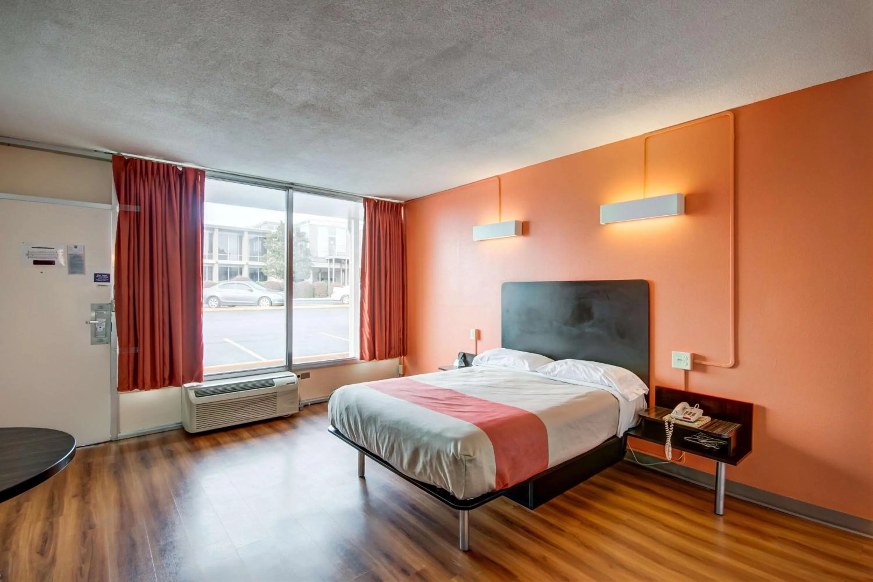 Photo of the whole room, Bed in Motel 6-Somerset, KY