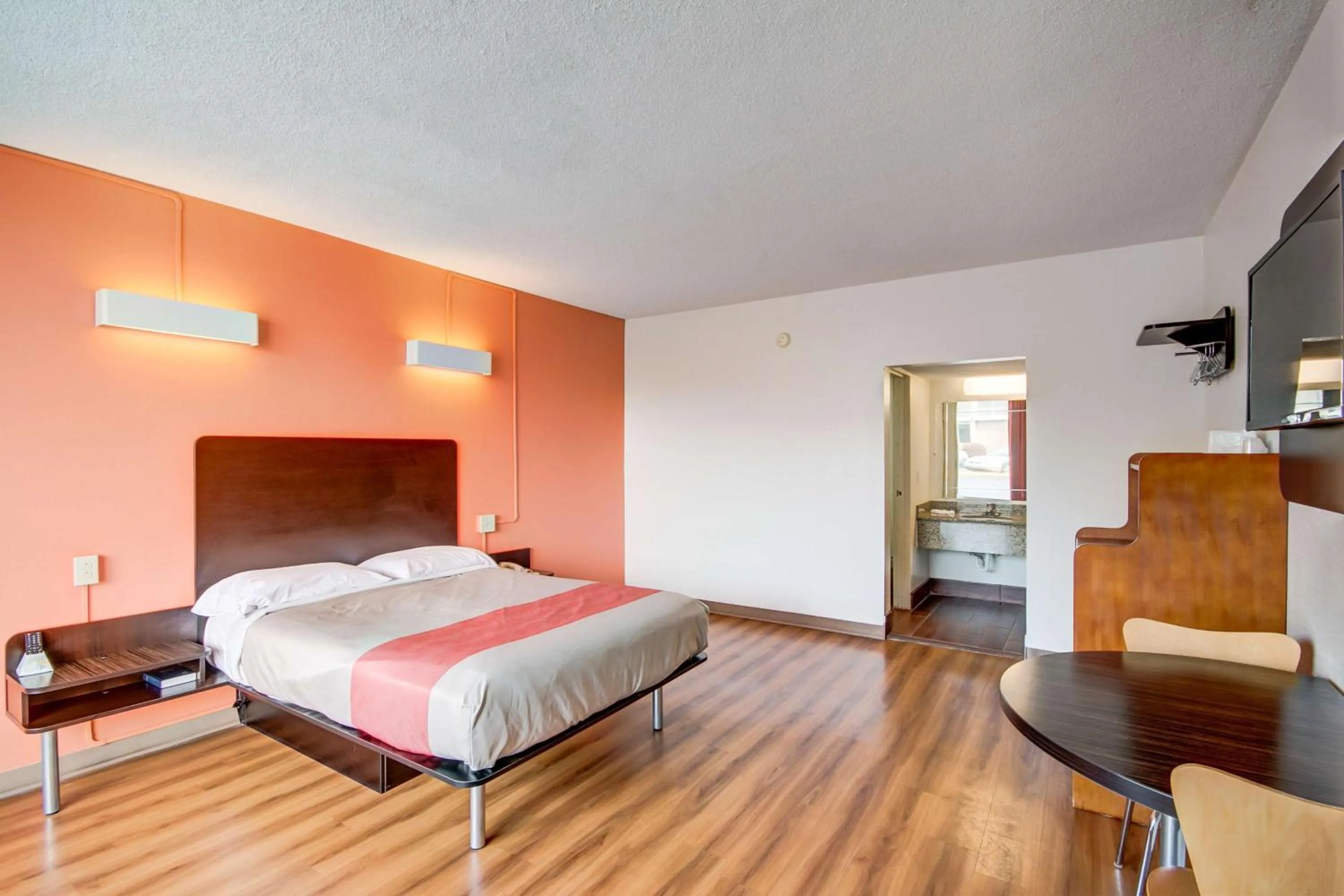 Photo of the whole room, Bed in Motel 6-Somerset, KY